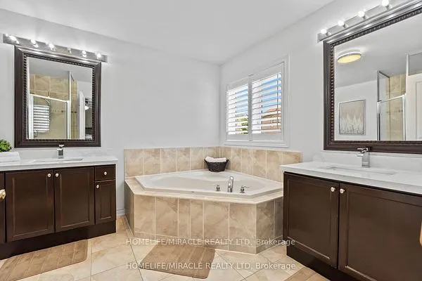 32 Albert Roffey Crescent