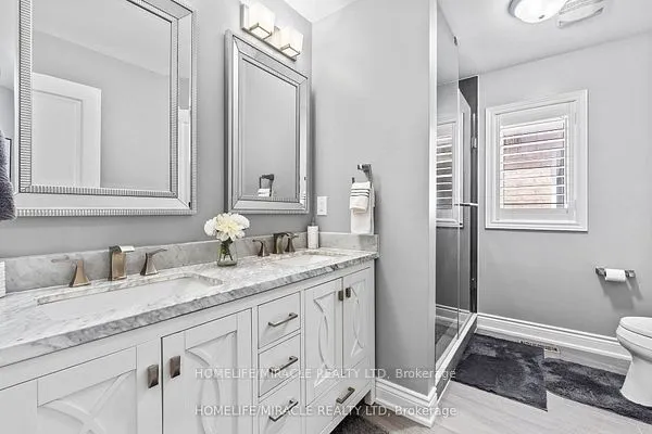 32 Albert Roffey Crescent