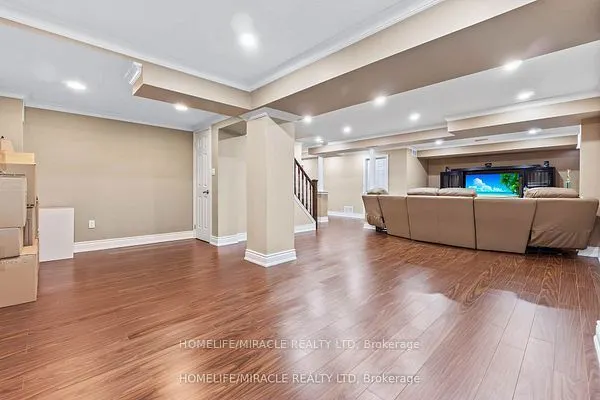 32 Albert Roffey Crescent