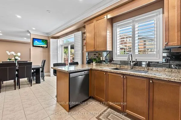 32 Albert Roffey Crescent