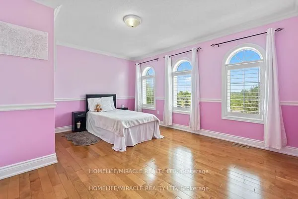 32 Albert Roffey Crescent