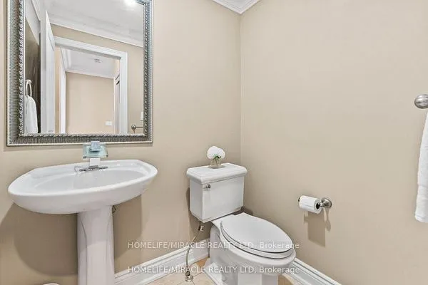 32 Albert Roffey Crescent
