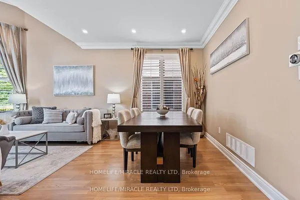 32 Albert Roffey Crescent