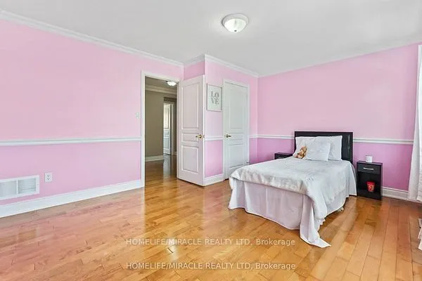 32 Albert Roffey Crescent