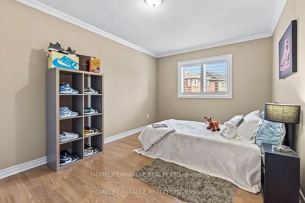 32 Albert Roffey Crescent