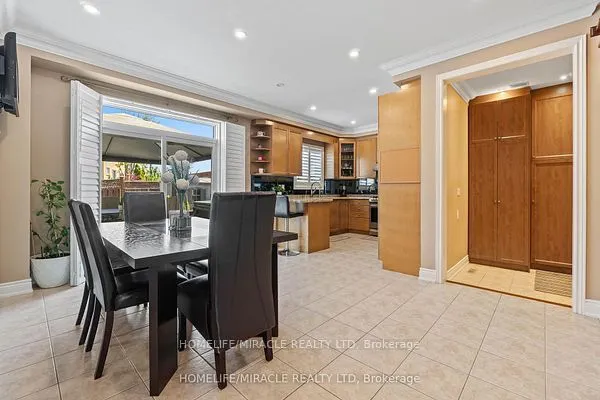 32 Albert Roffey Crescent