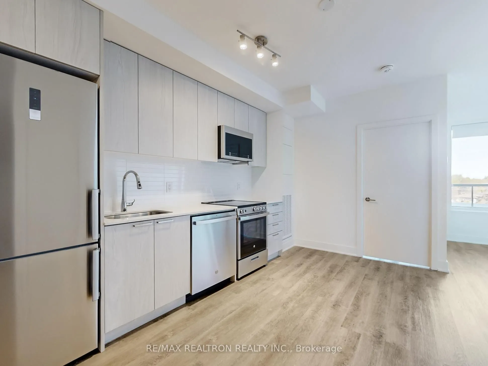 185 Deerfield Road, #415