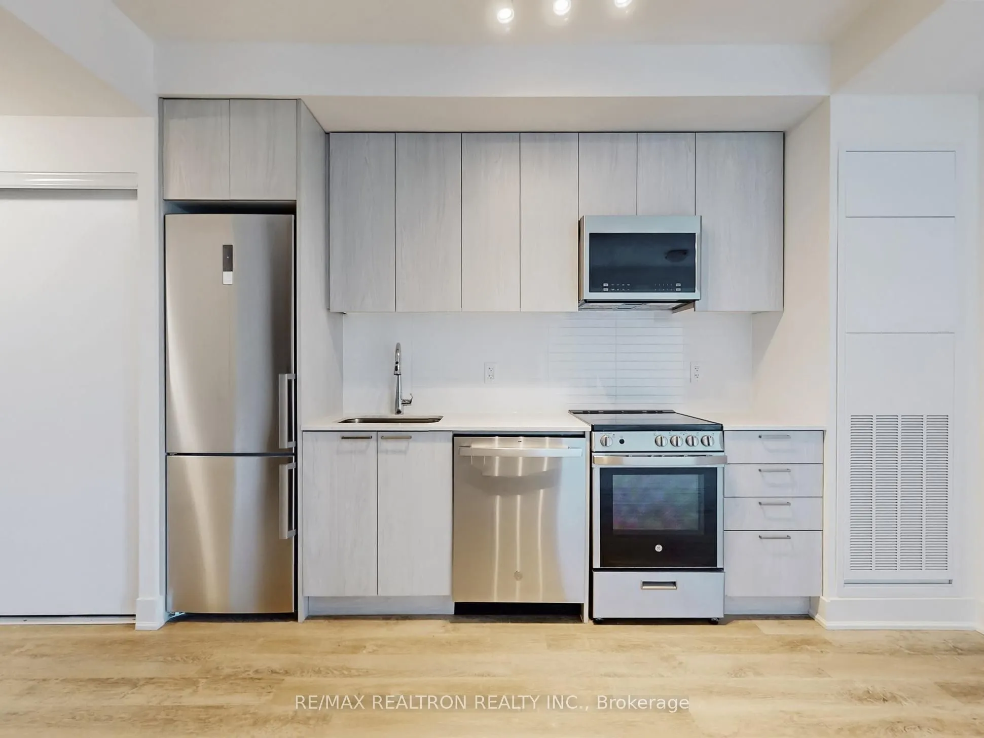 185 Deerfield Road, #415