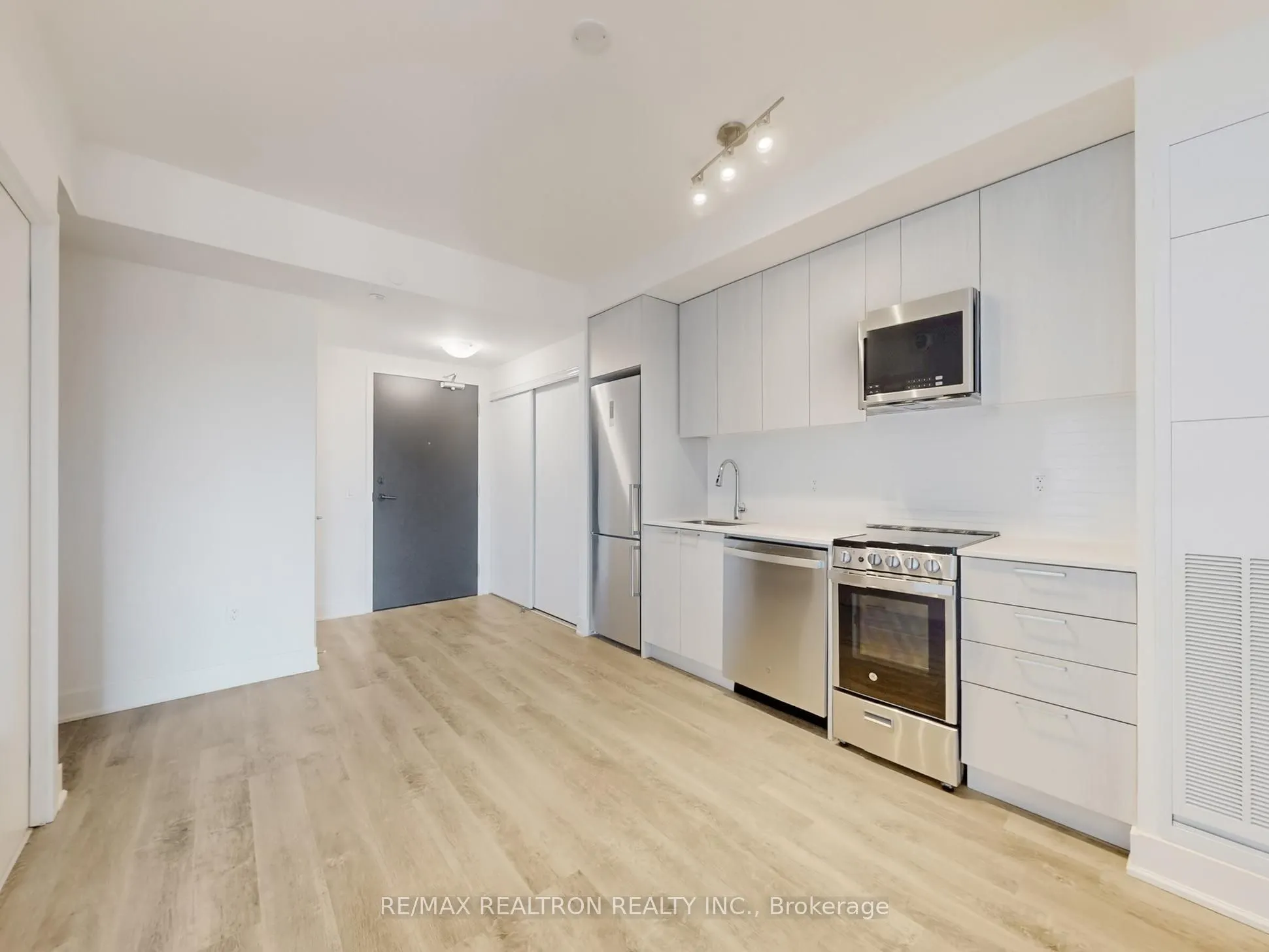 185 Deerfield Road, #415