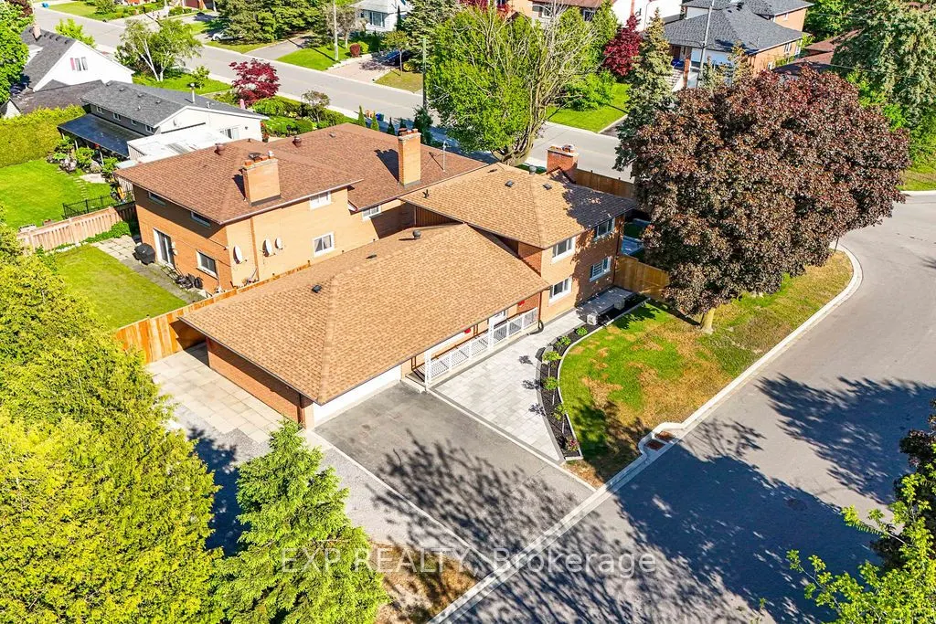 11 Lillian Avenue
