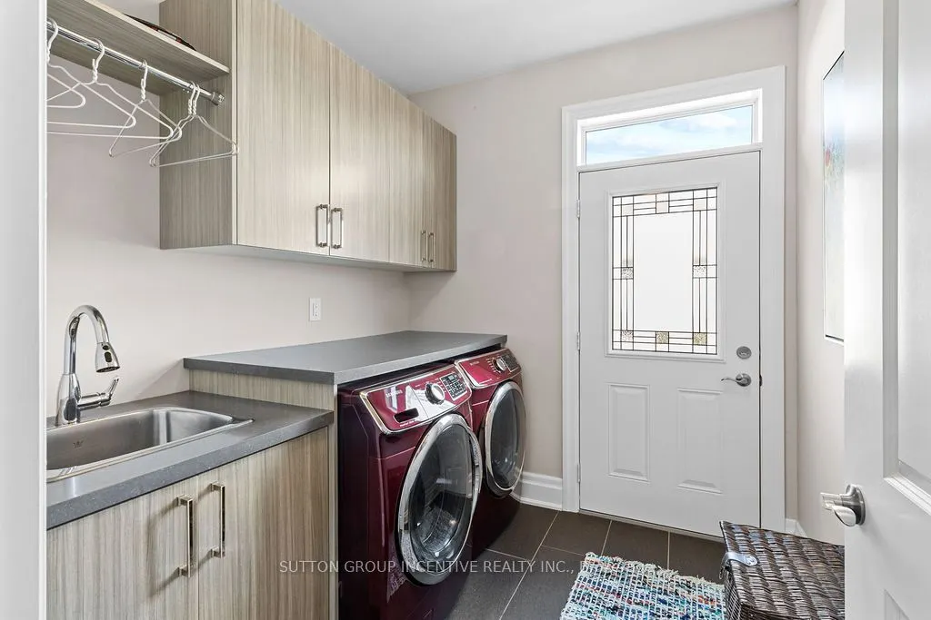 327 Sunnybrae Avenue