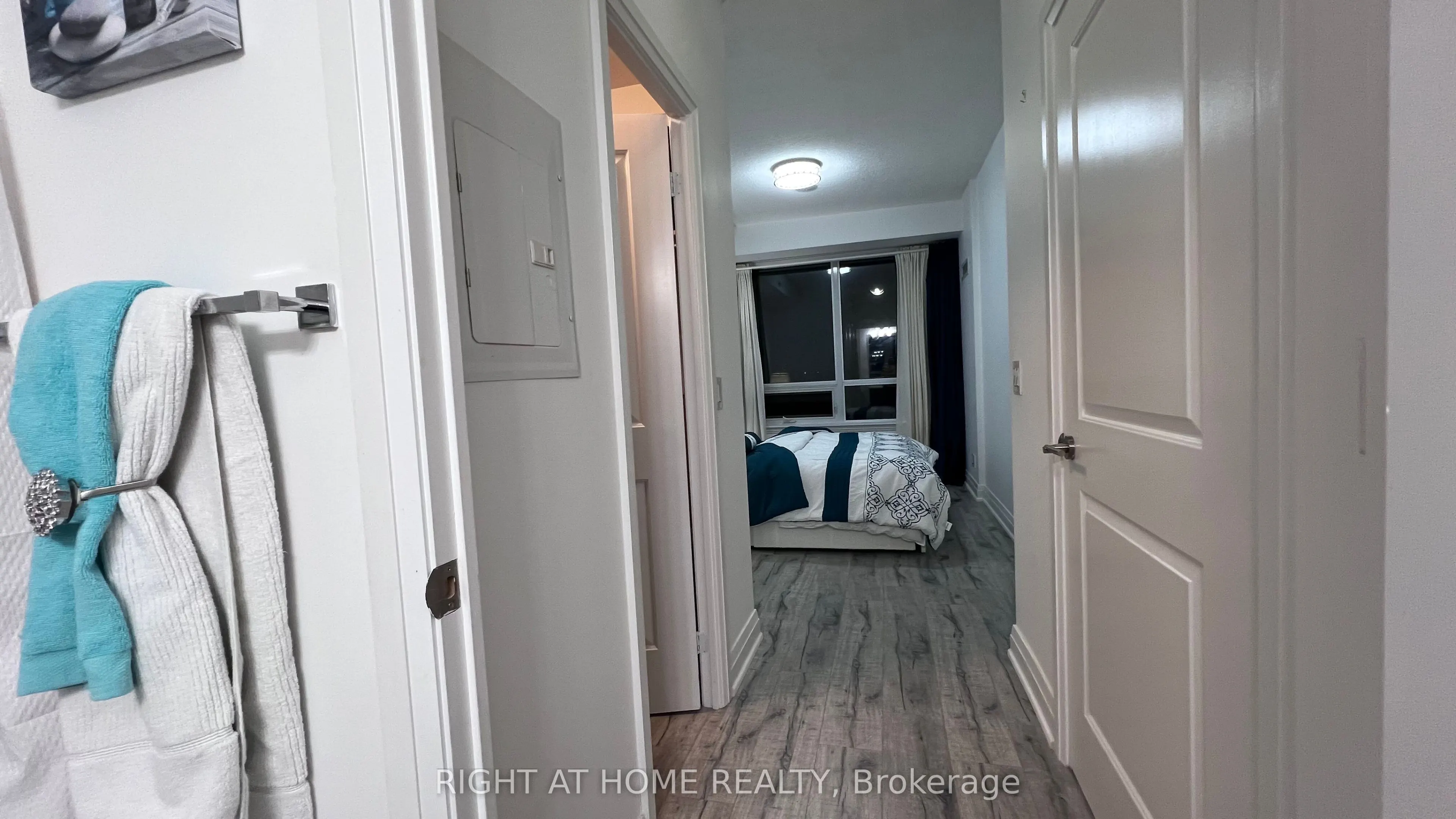 520 Steeles Avenue W, #814