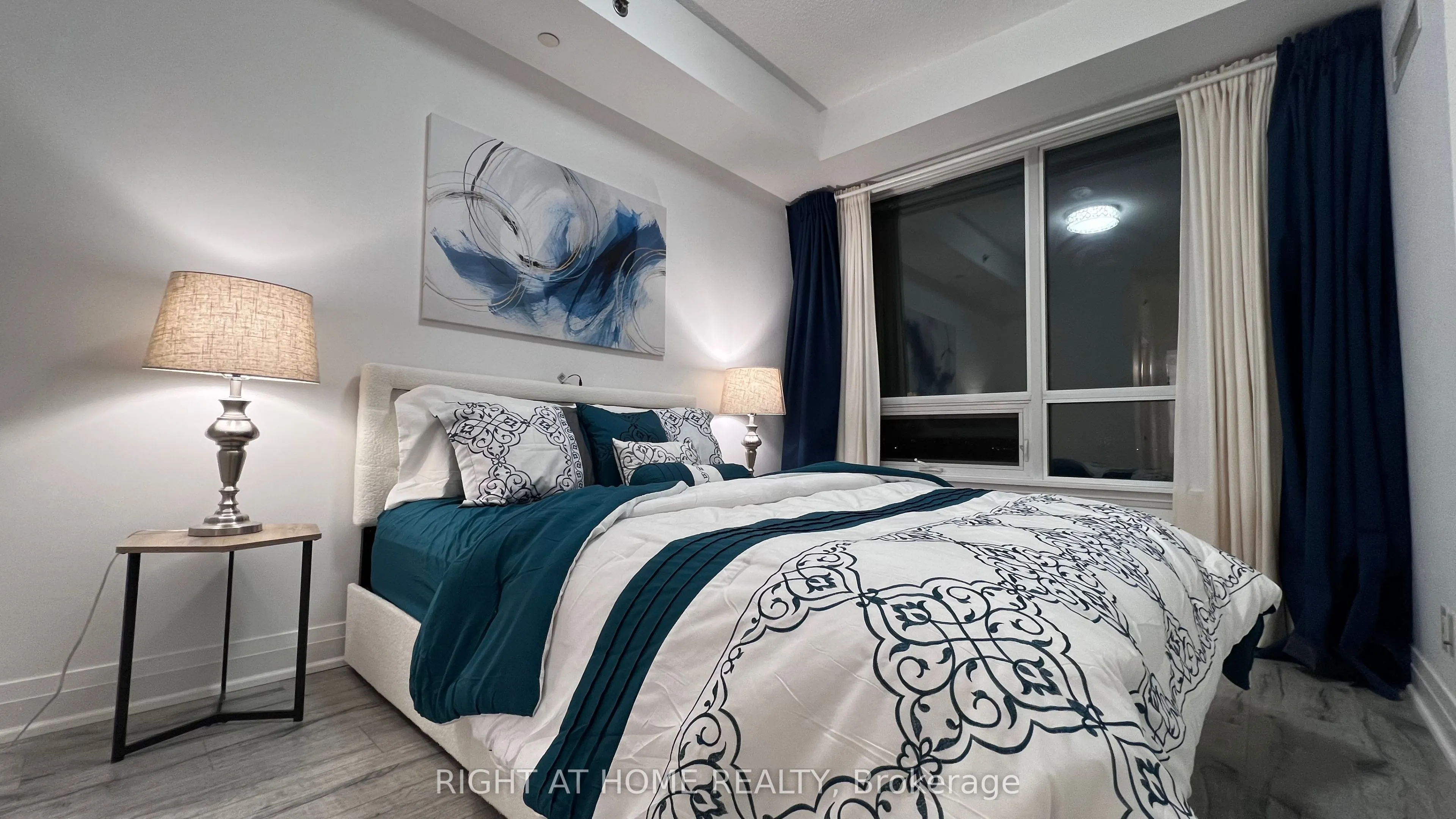 520 Steeles Avenue W, #814