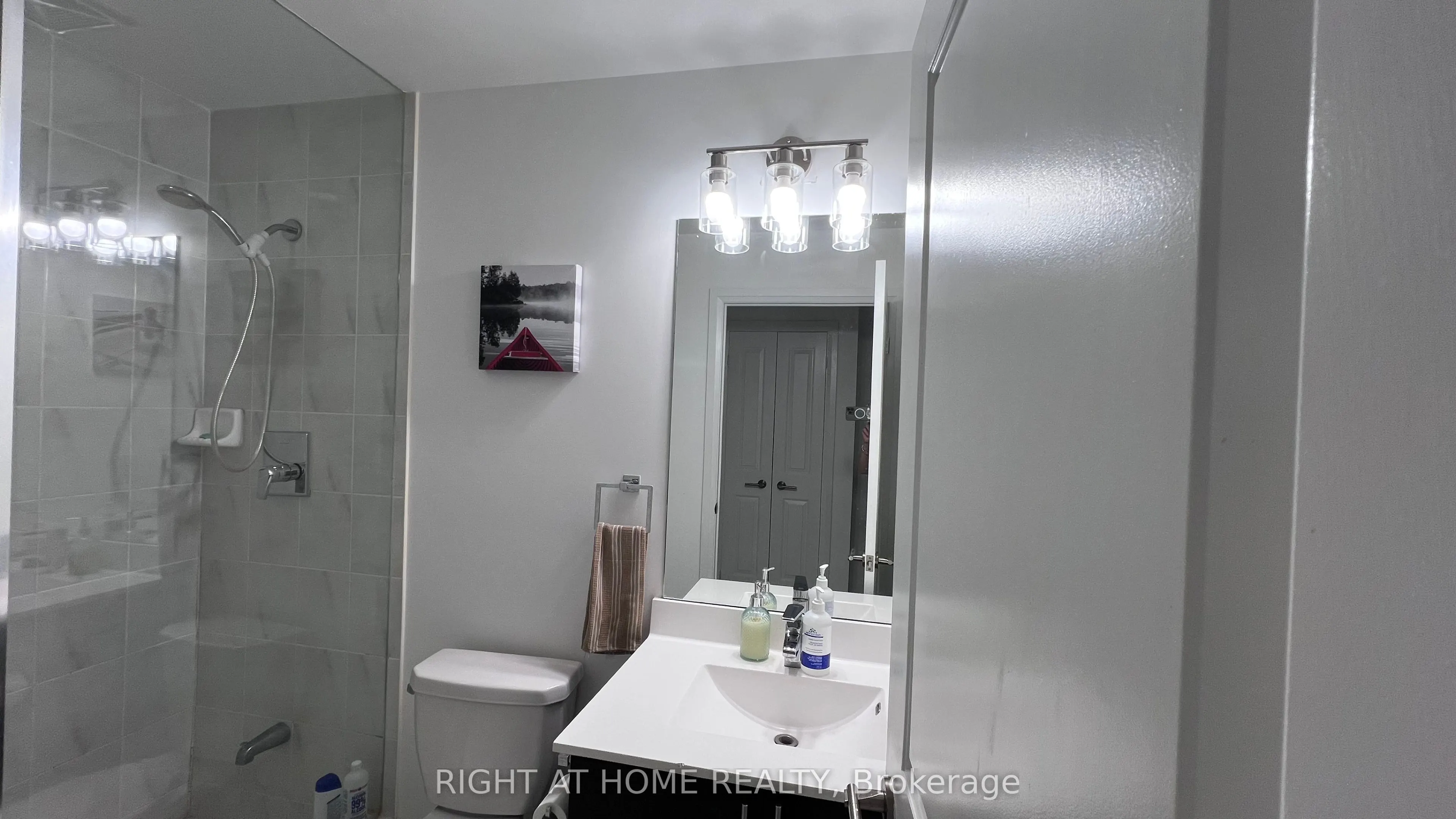 520 Steeles Avenue W, #814