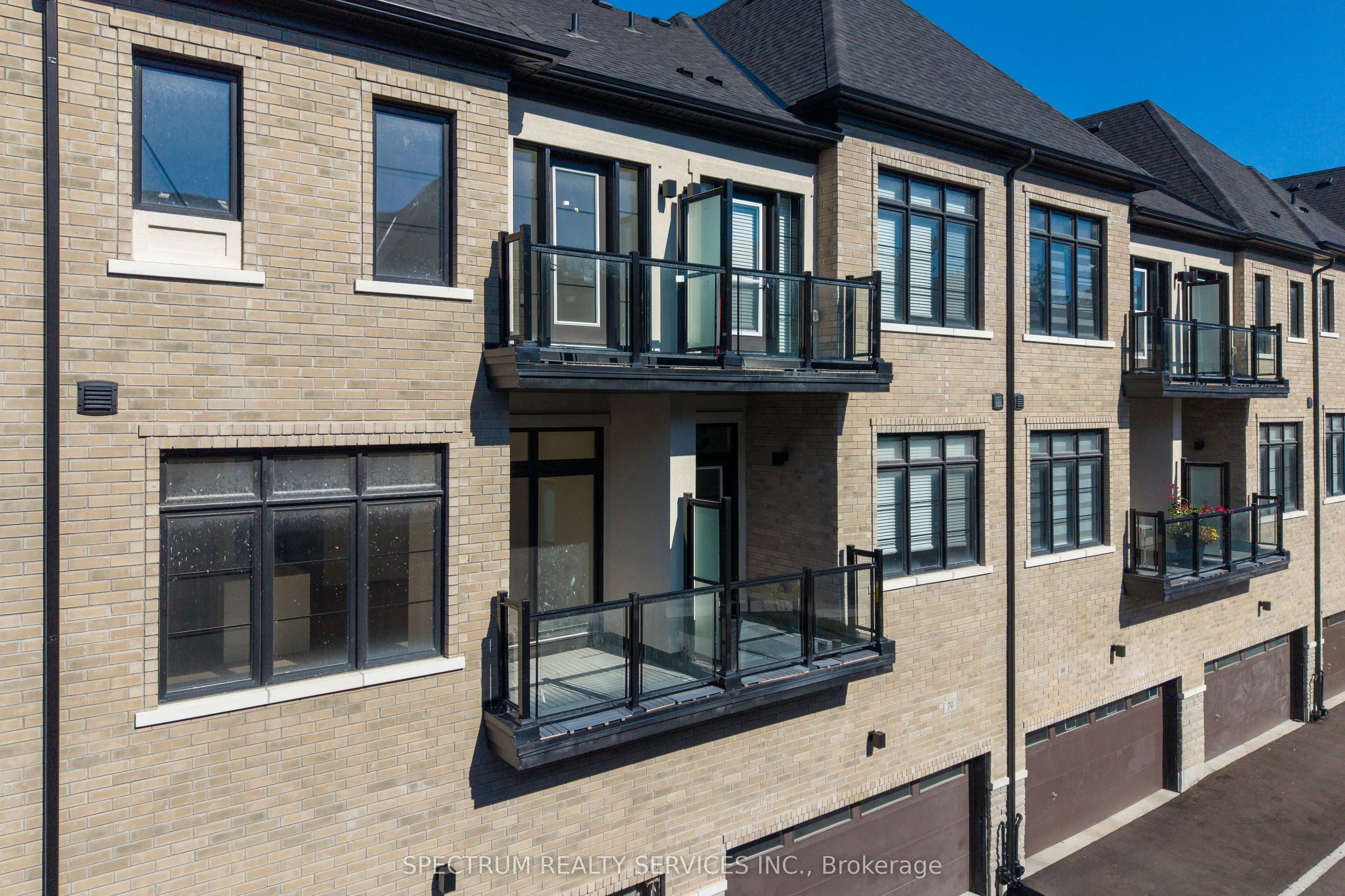 74 De La Roche Drive