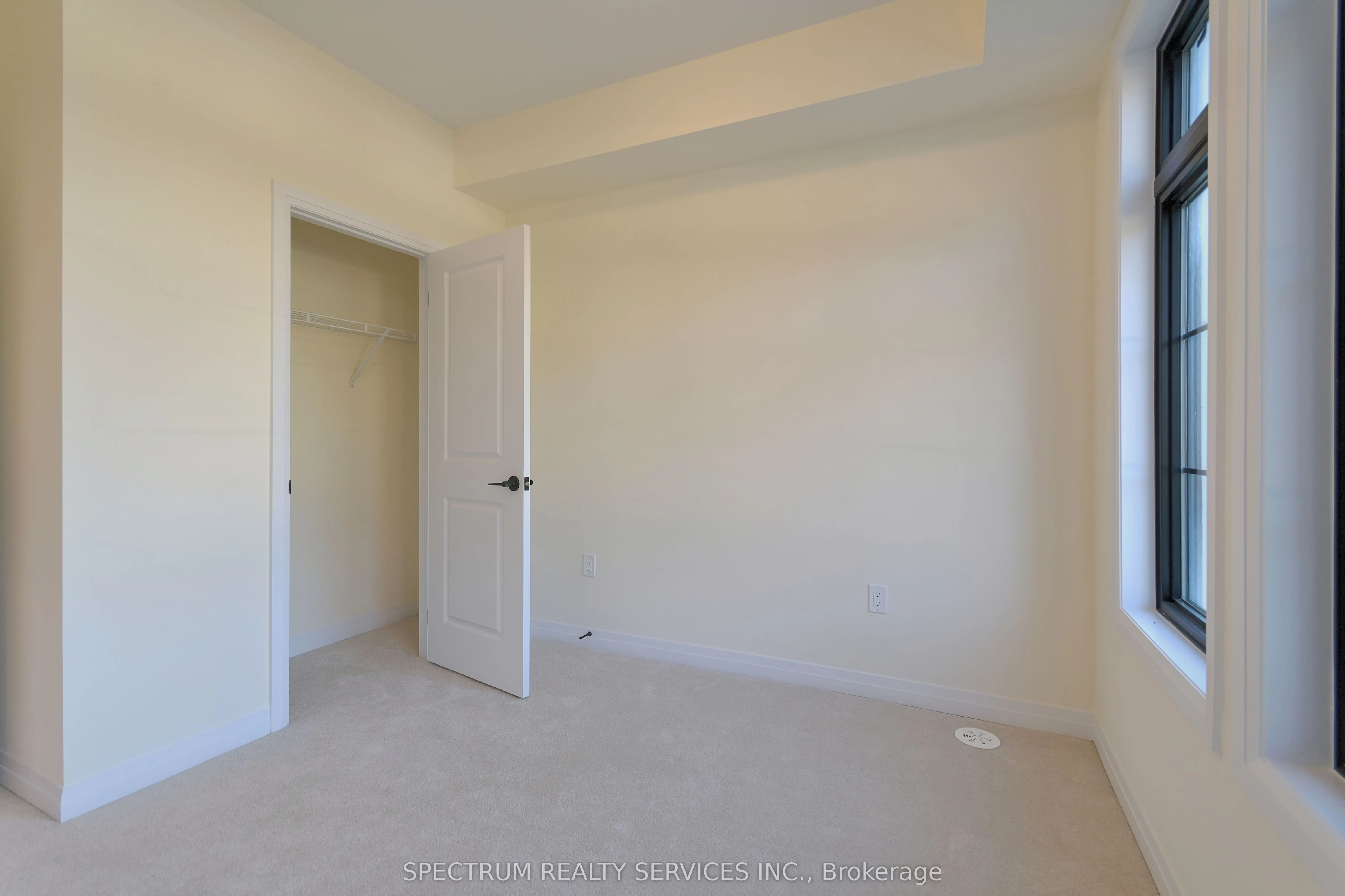 74 De La Roche Drive