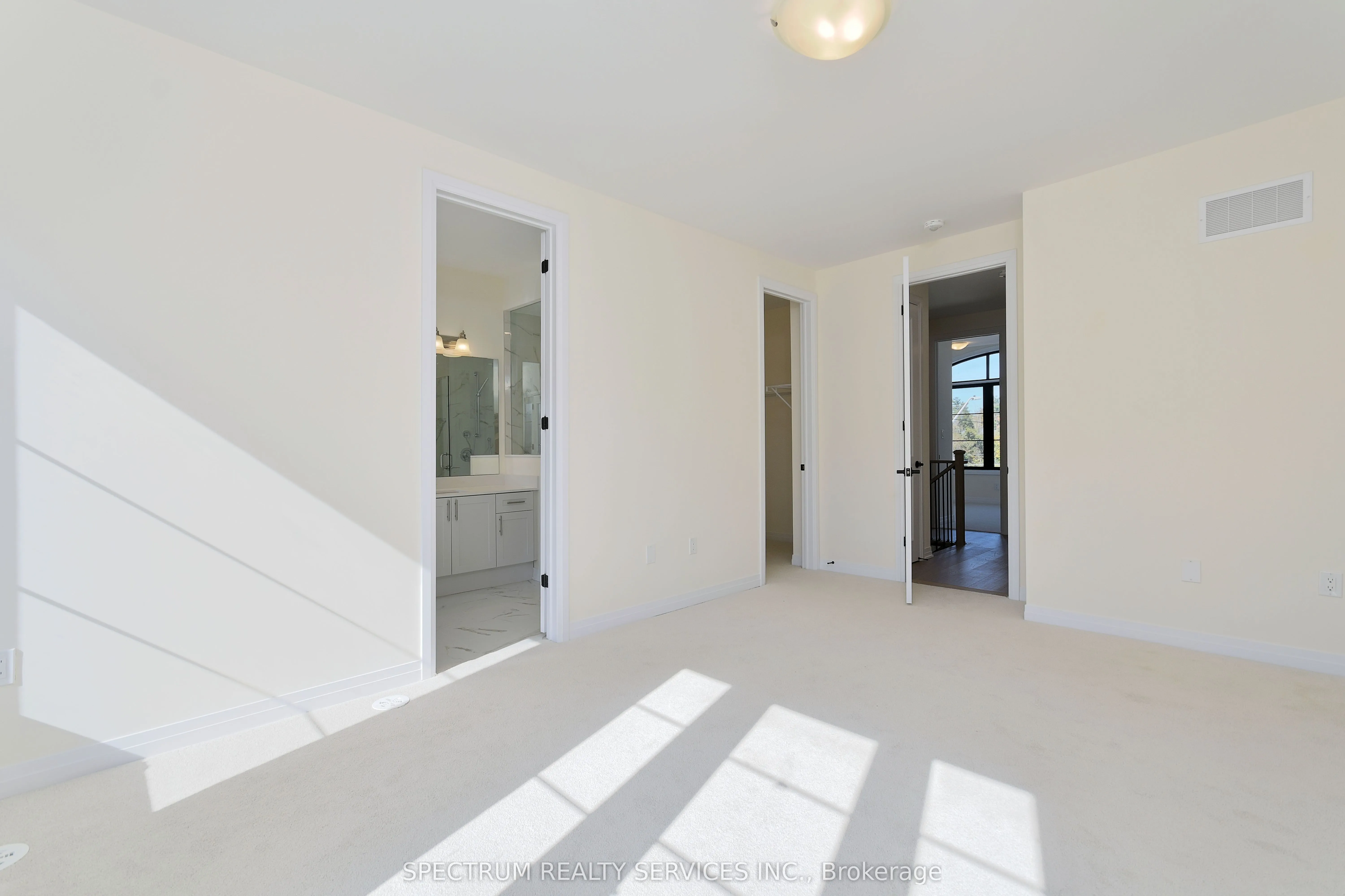 74 De La Roche Drive