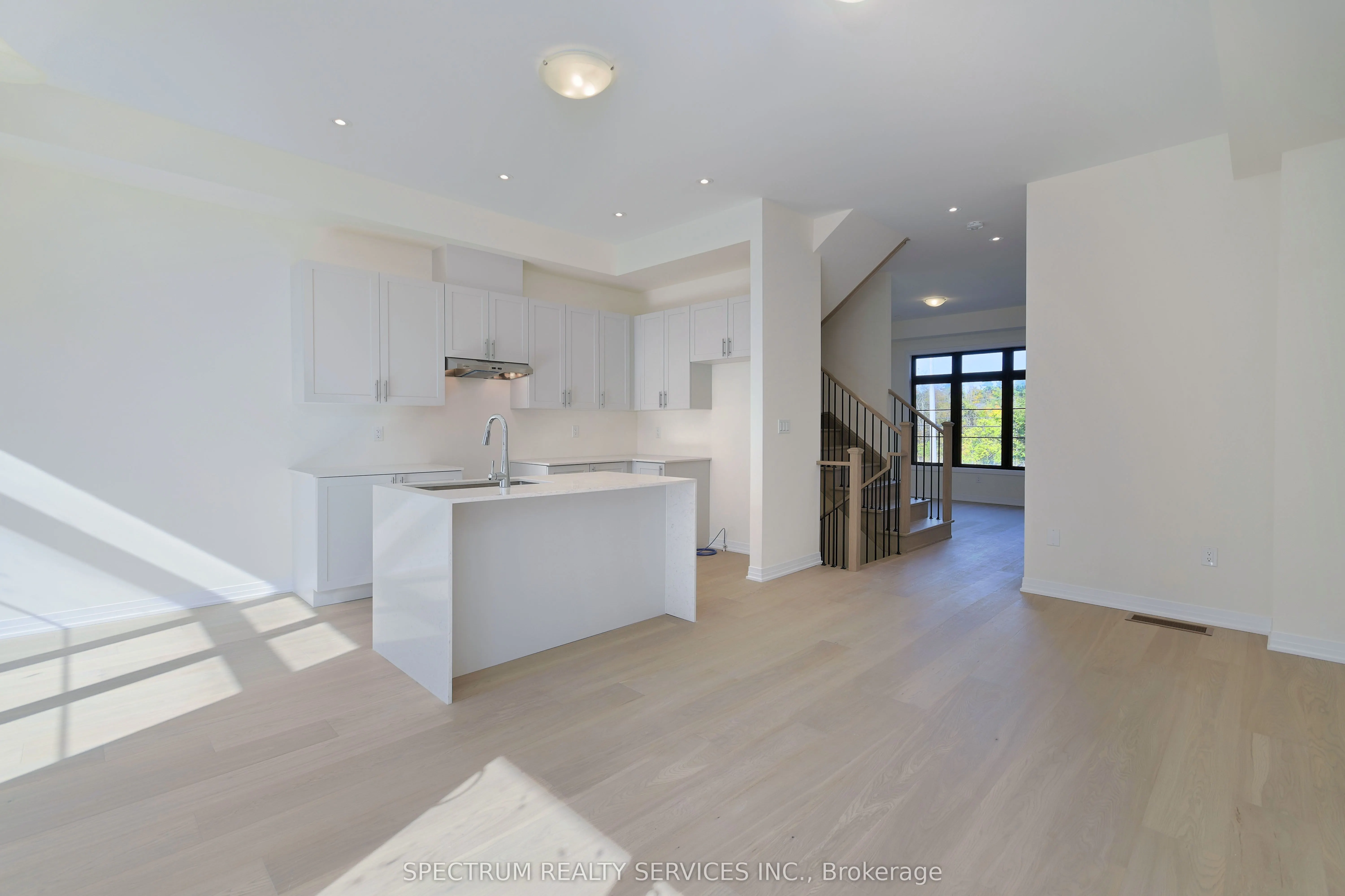 74 De La Roche Drive