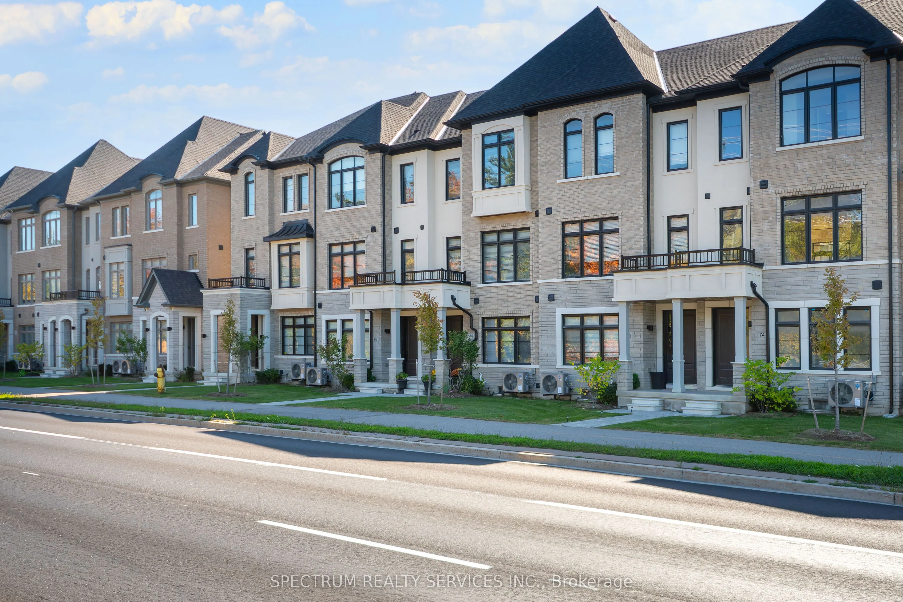 74 De La Roche Drive