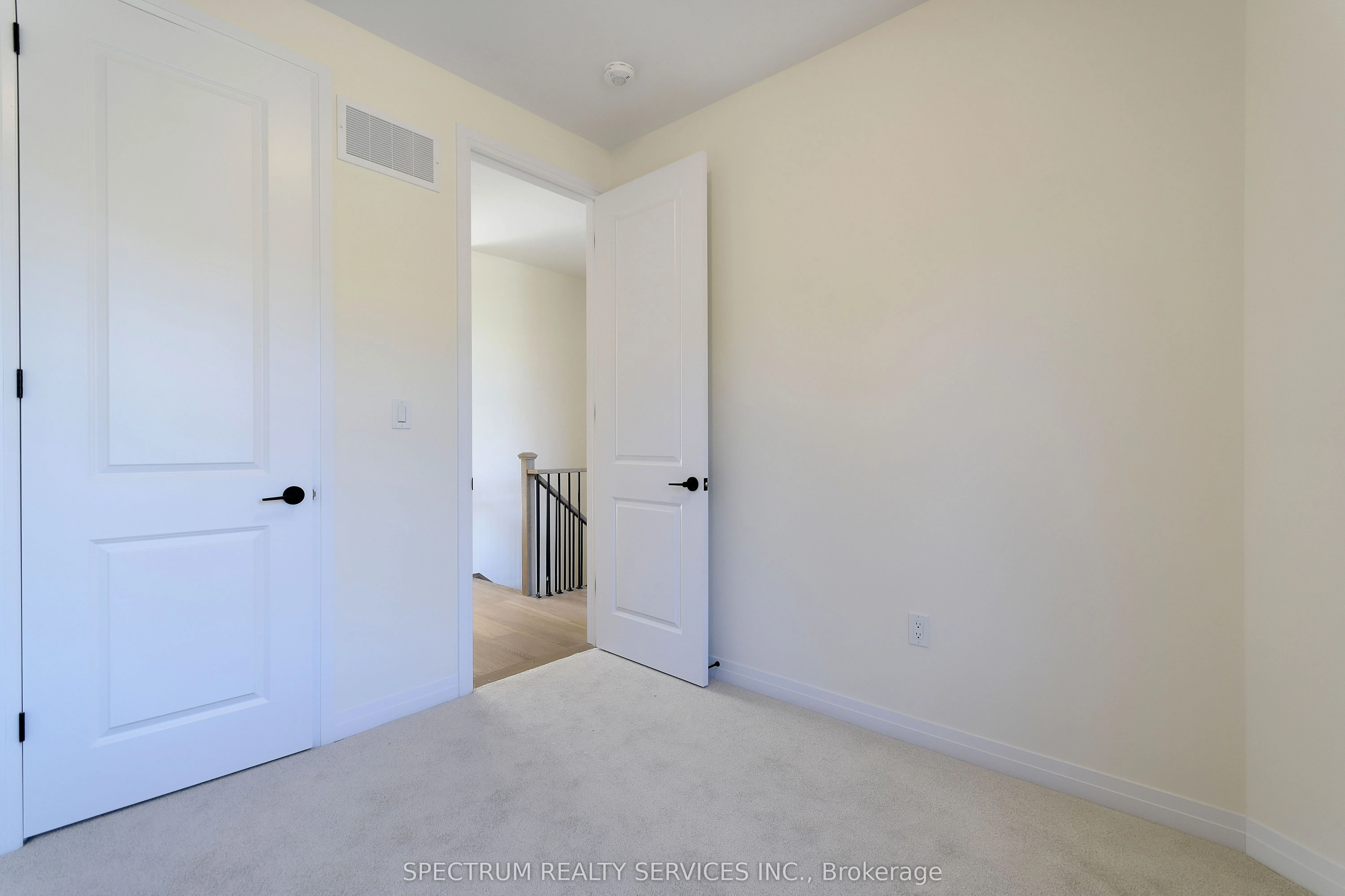 74 De La Roche Drive
