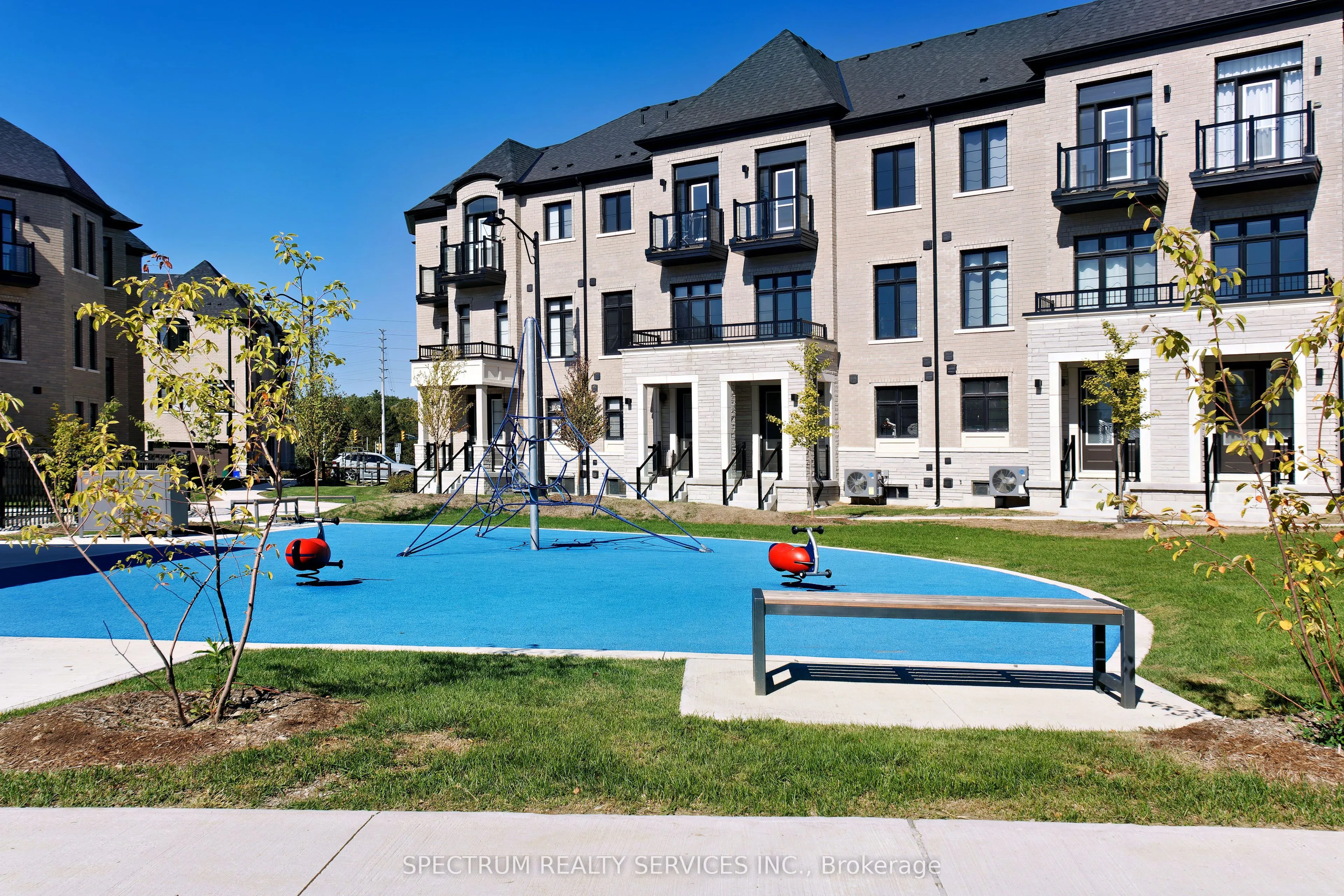 74 De La Roche Drive