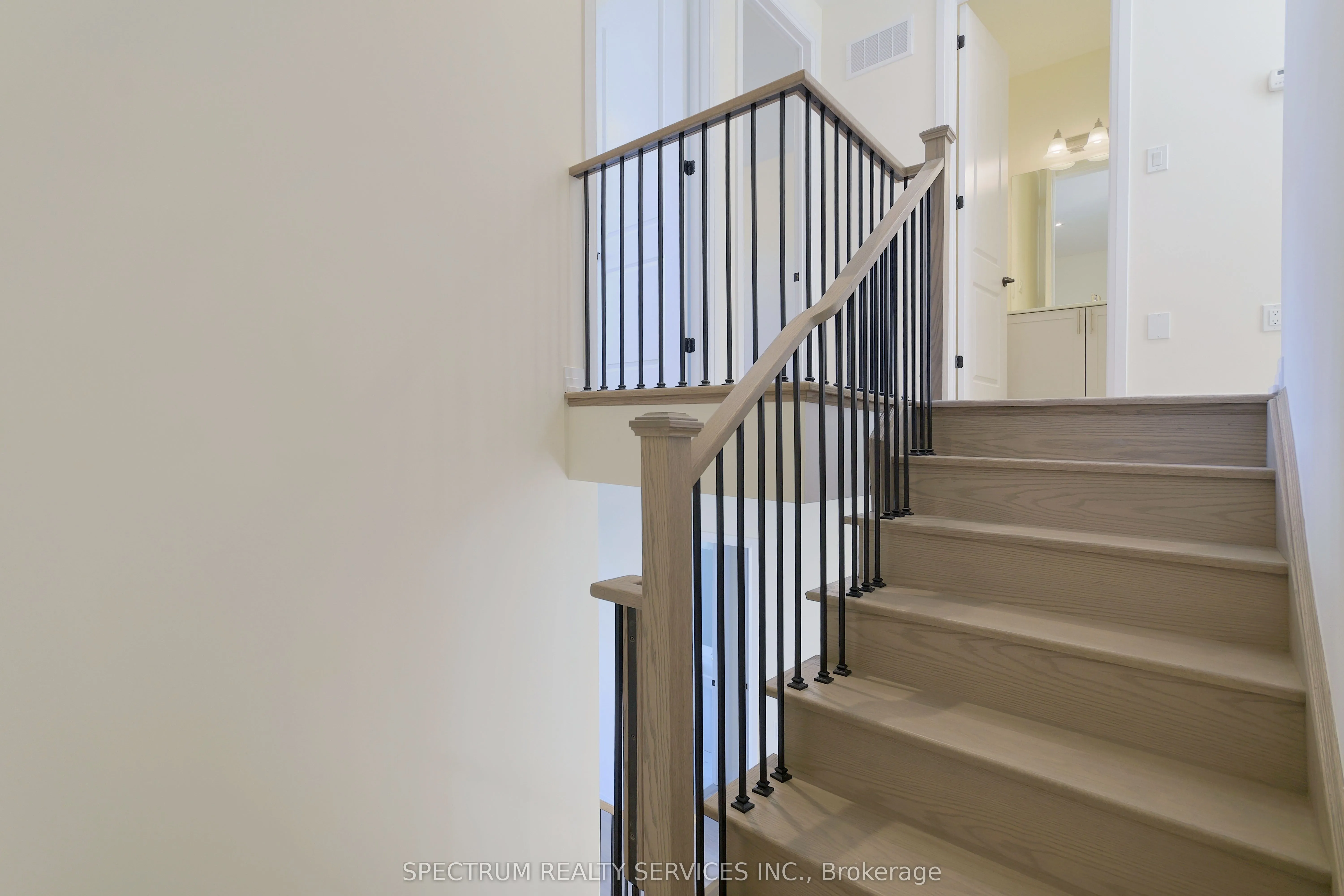 74 De La Roche Drive