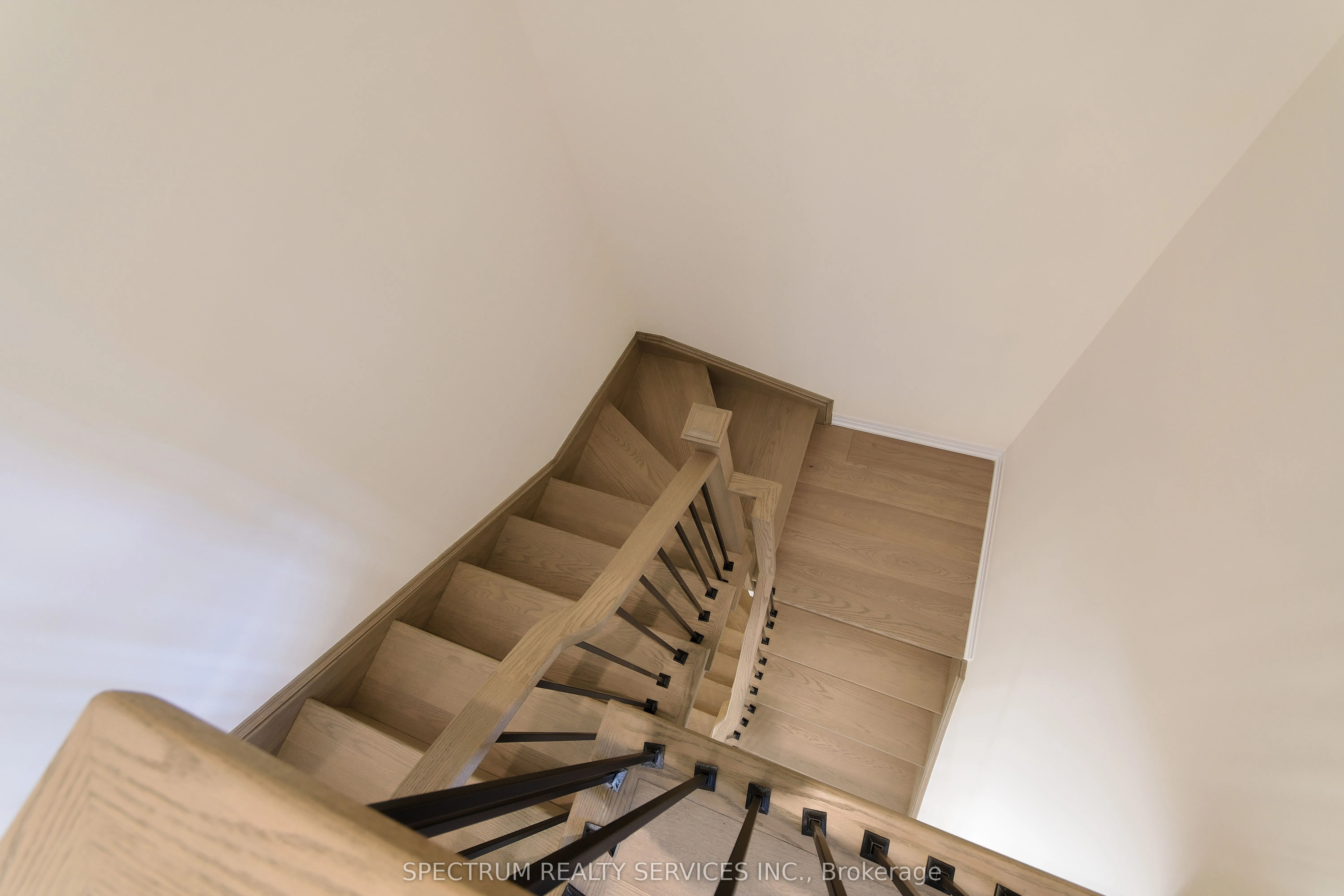 74 De La Roche Drive