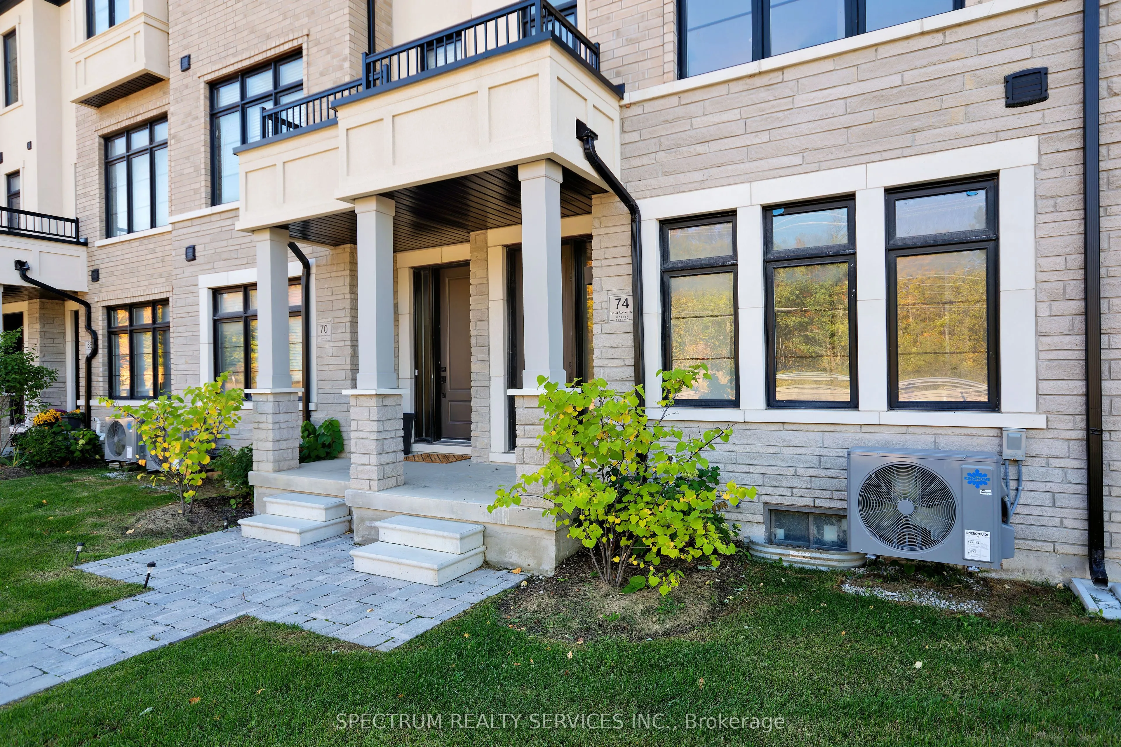 74 De La Roche Drive