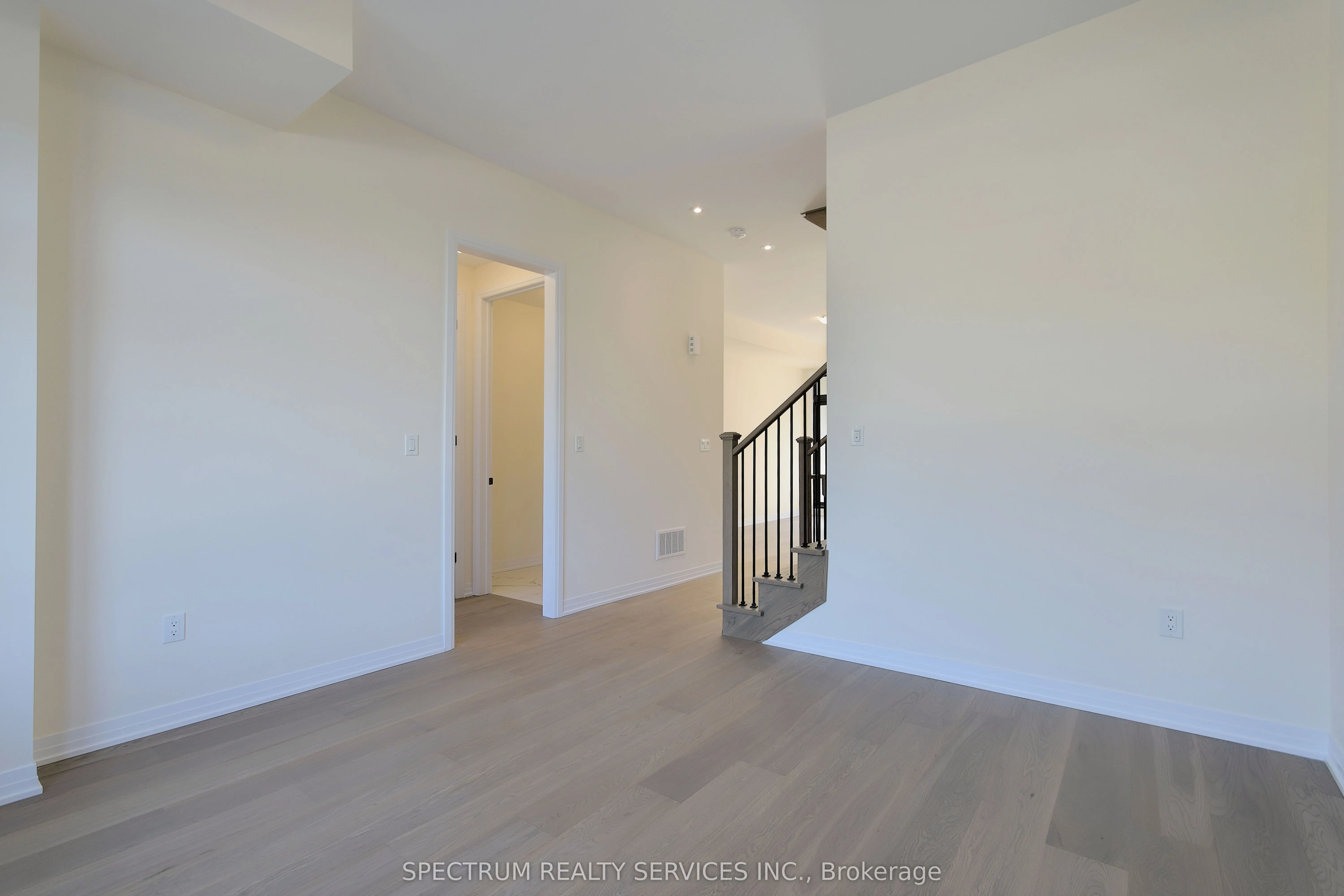 74 De La Roche Drive