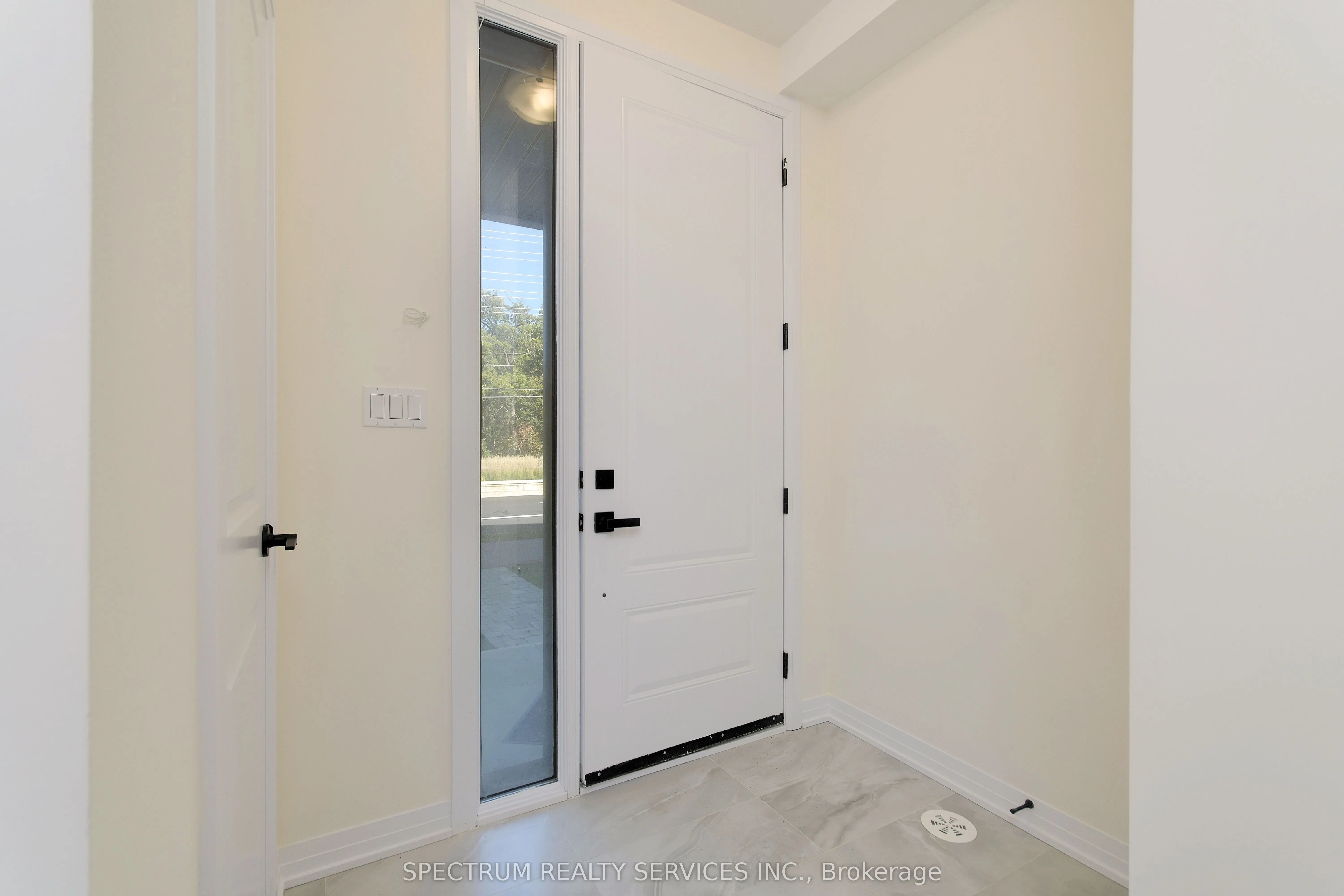 74 De La Roche Drive