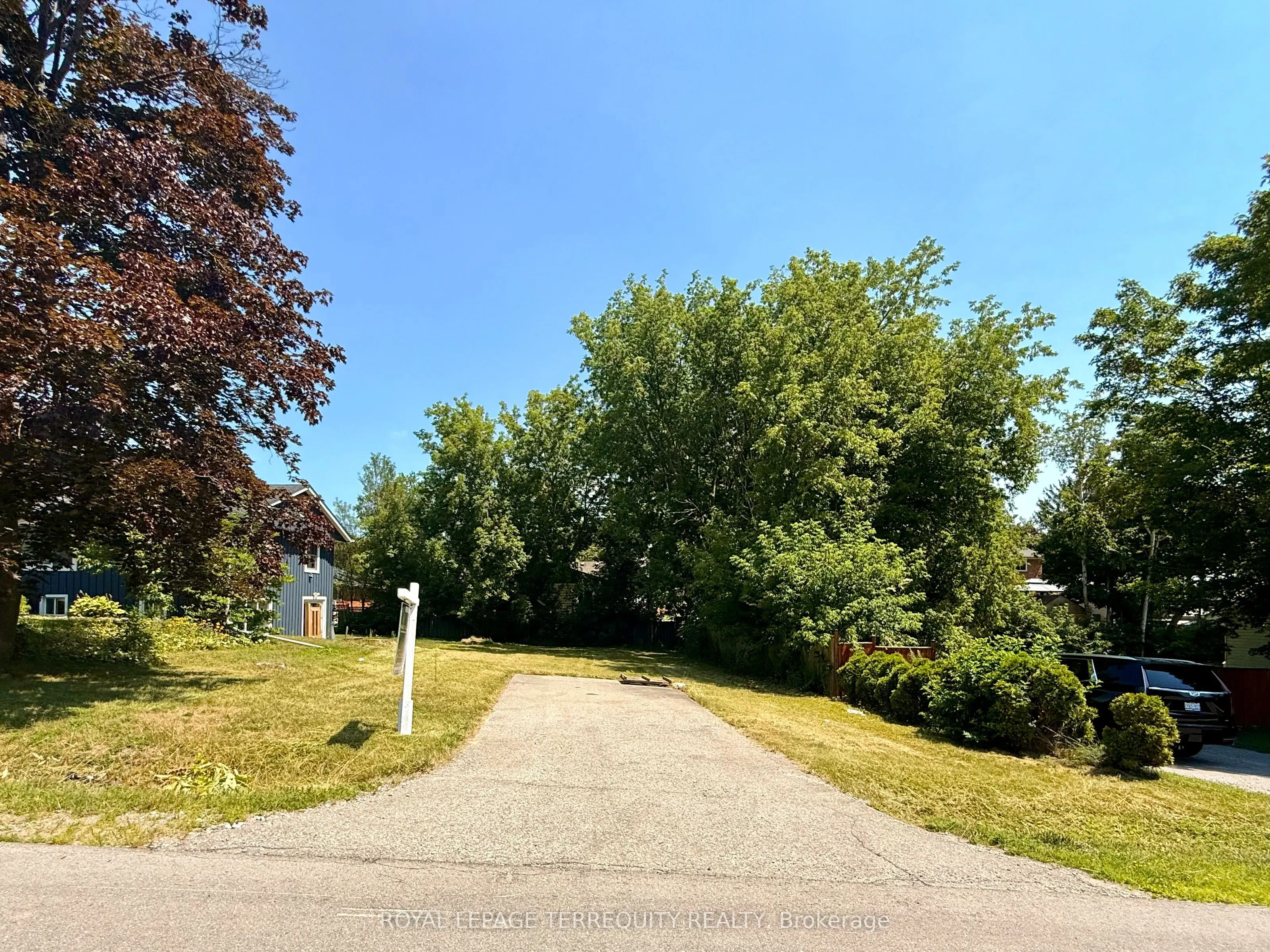 27 Elmvale Boulevard