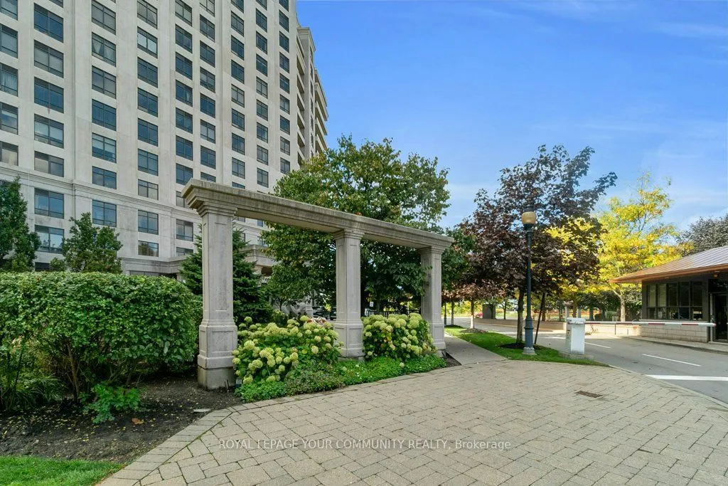 9235 Jane Street, #707