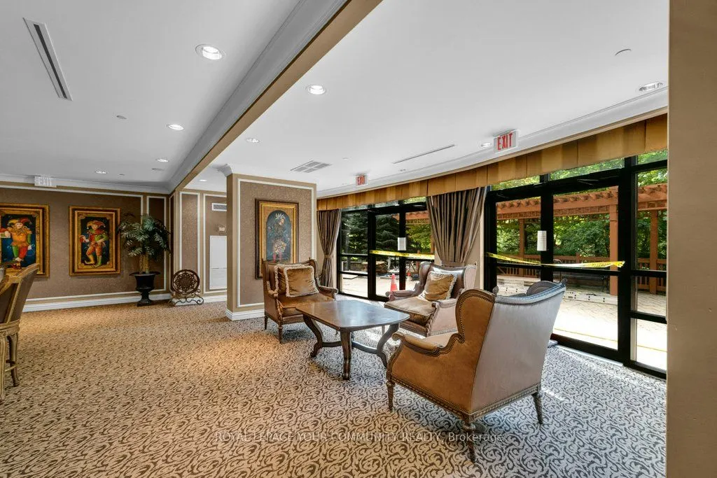 9235 Jane Street, #707