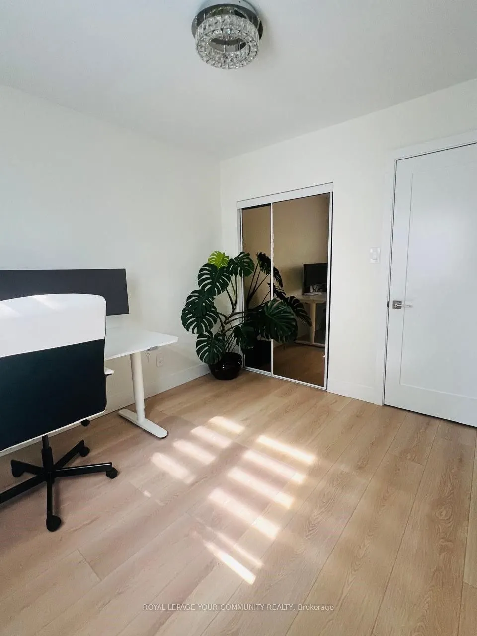81 Avenue Road