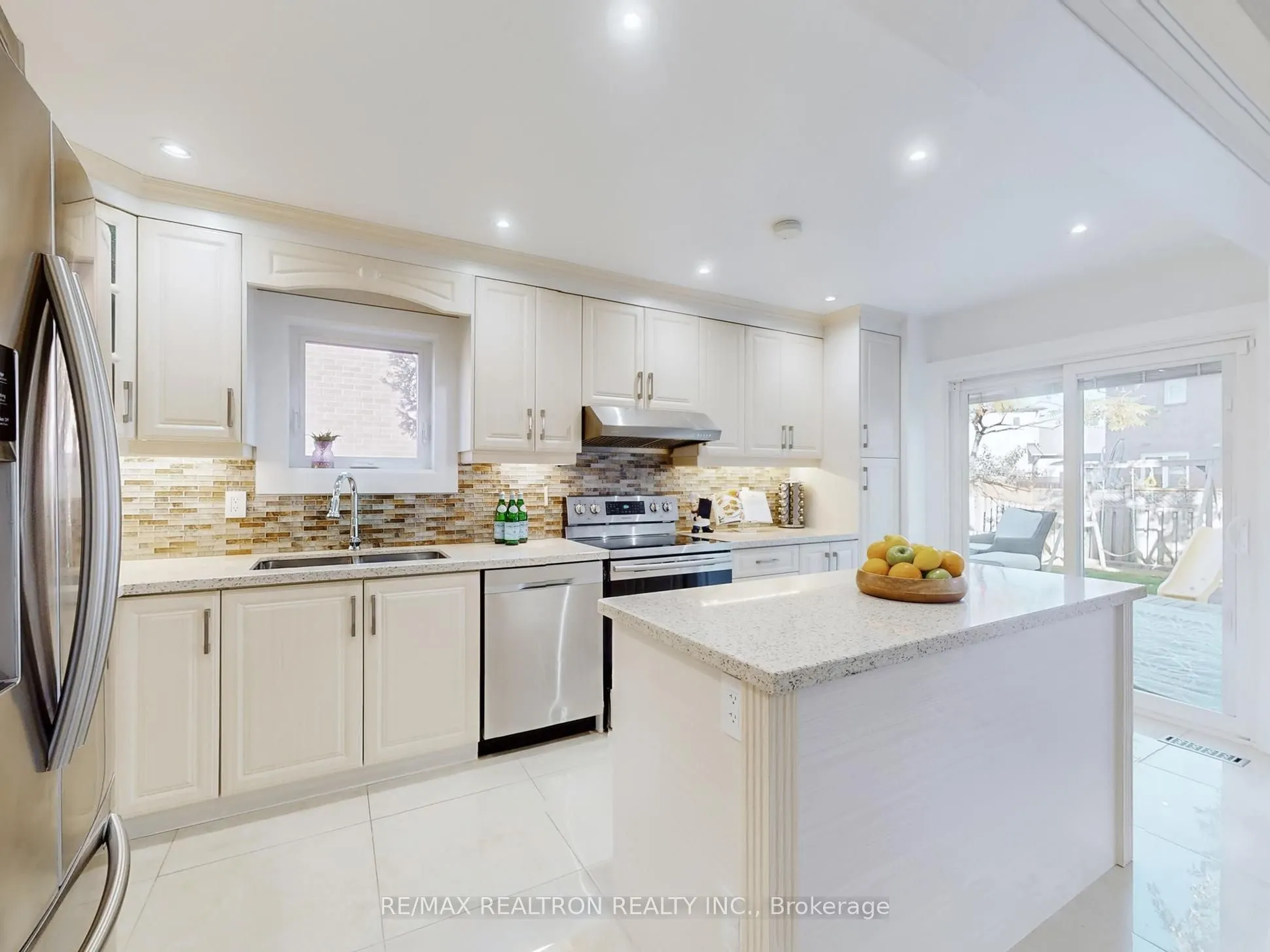 315 Waterside Crescent