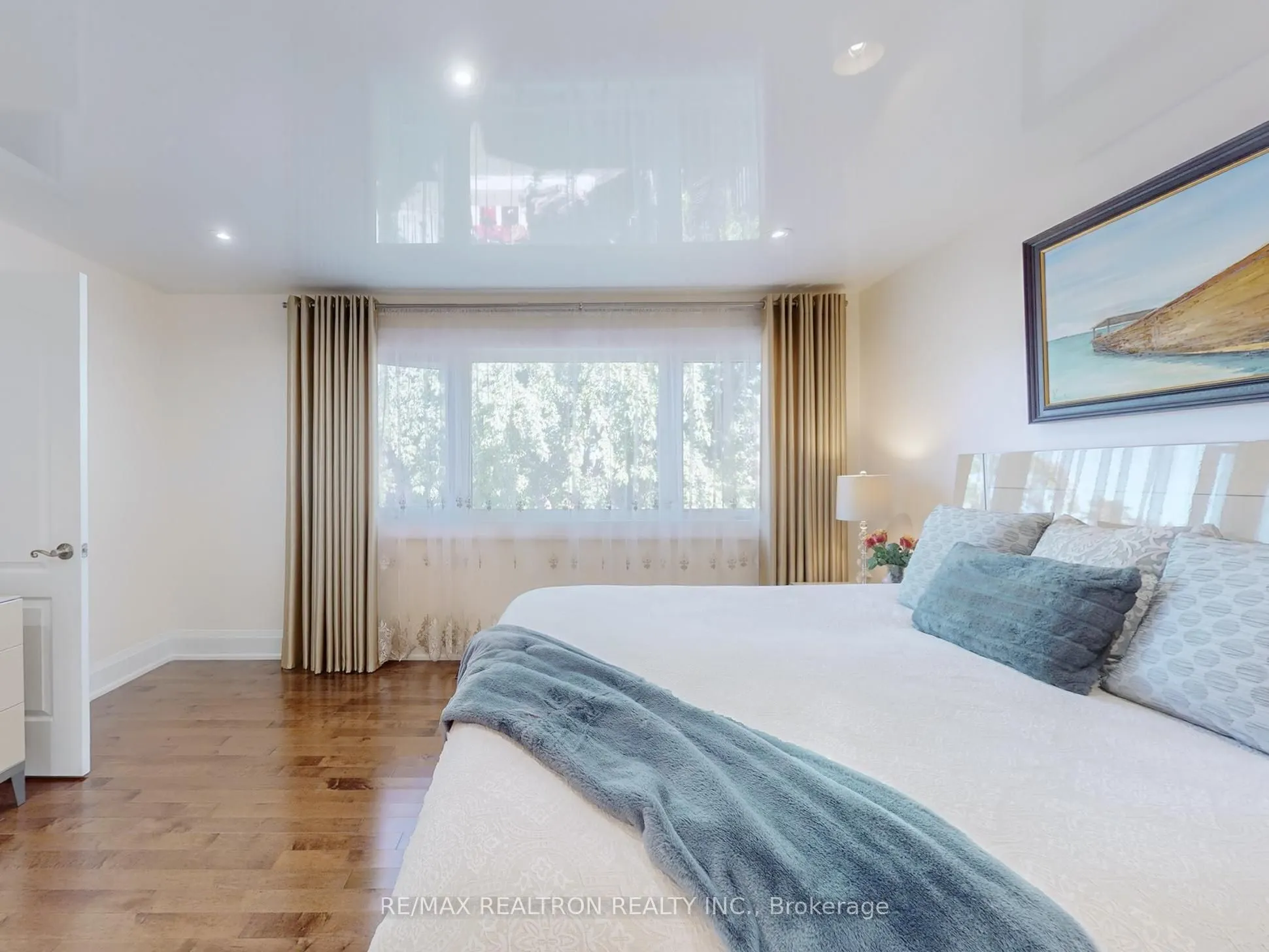 315 Waterside Crescent