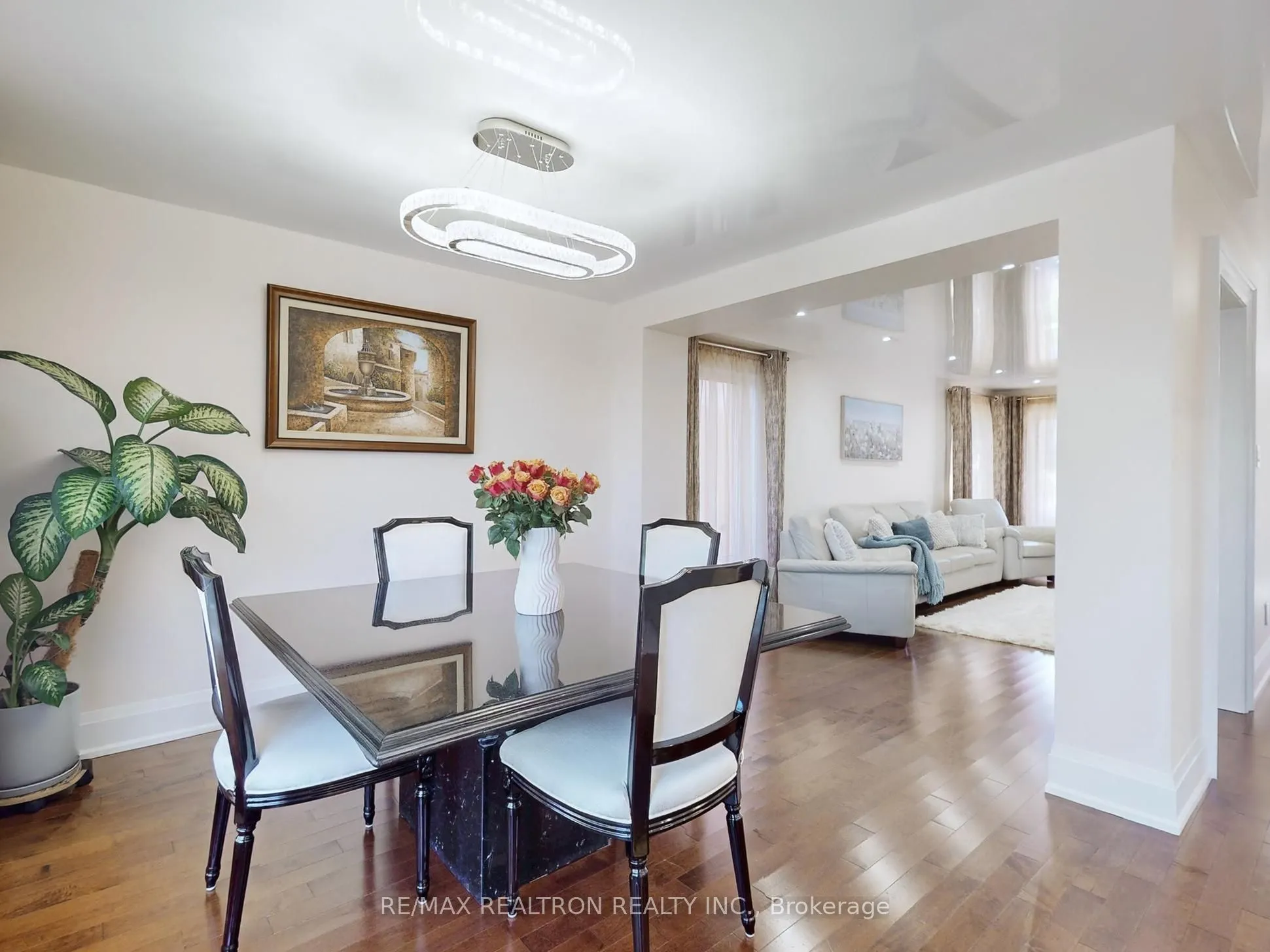 315 Waterside Crescent