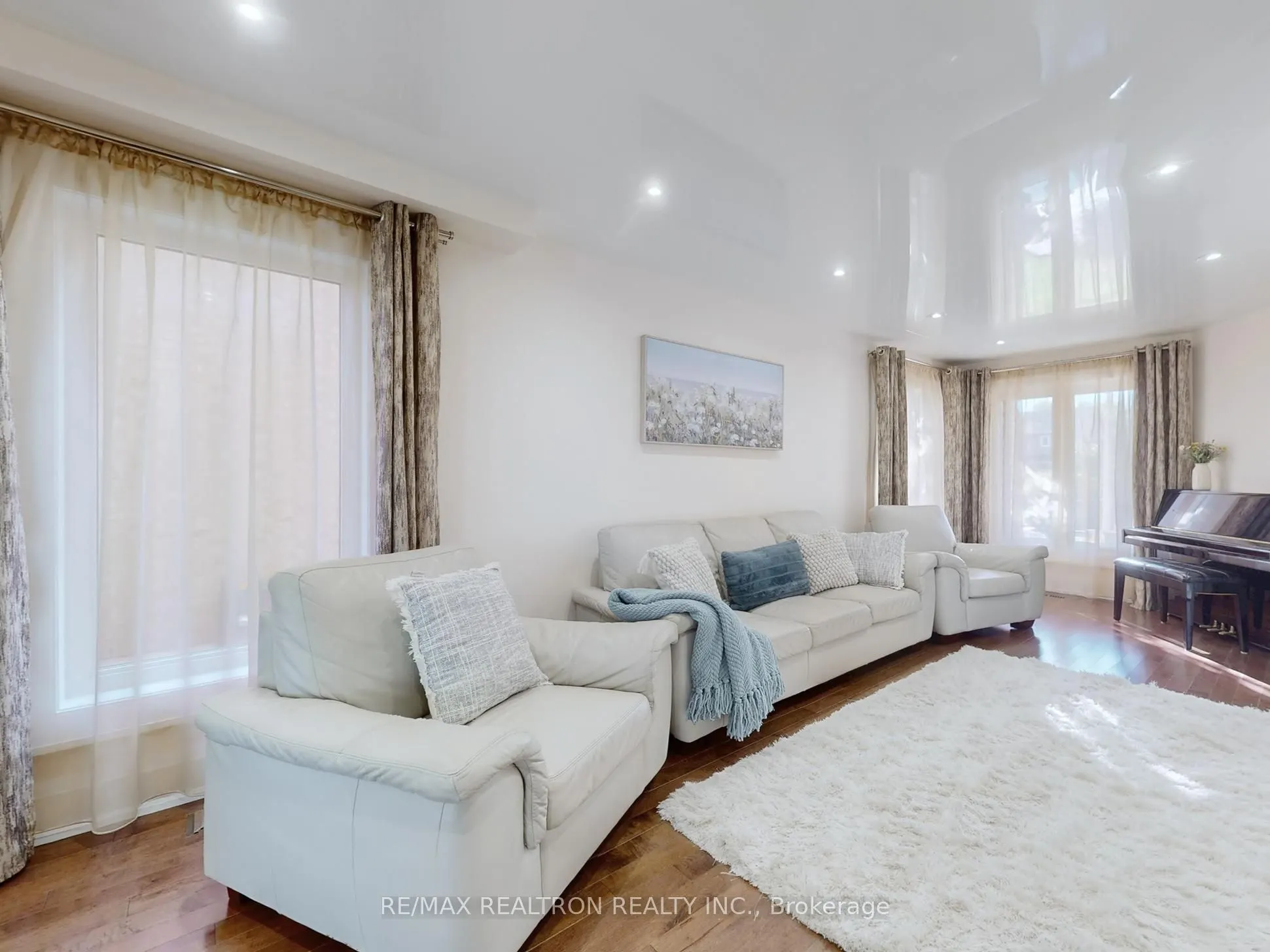 315 Waterside Crescent