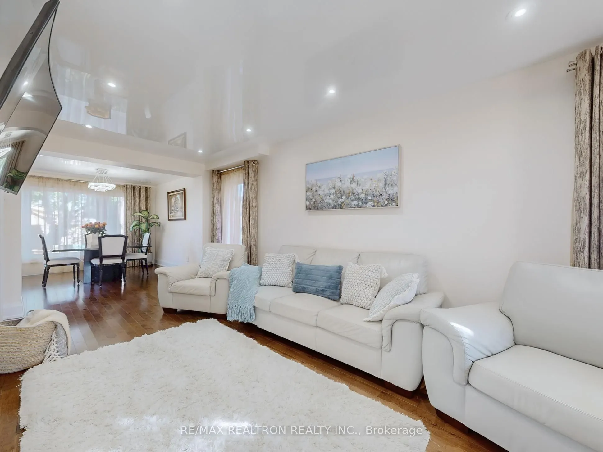 315 Waterside Crescent