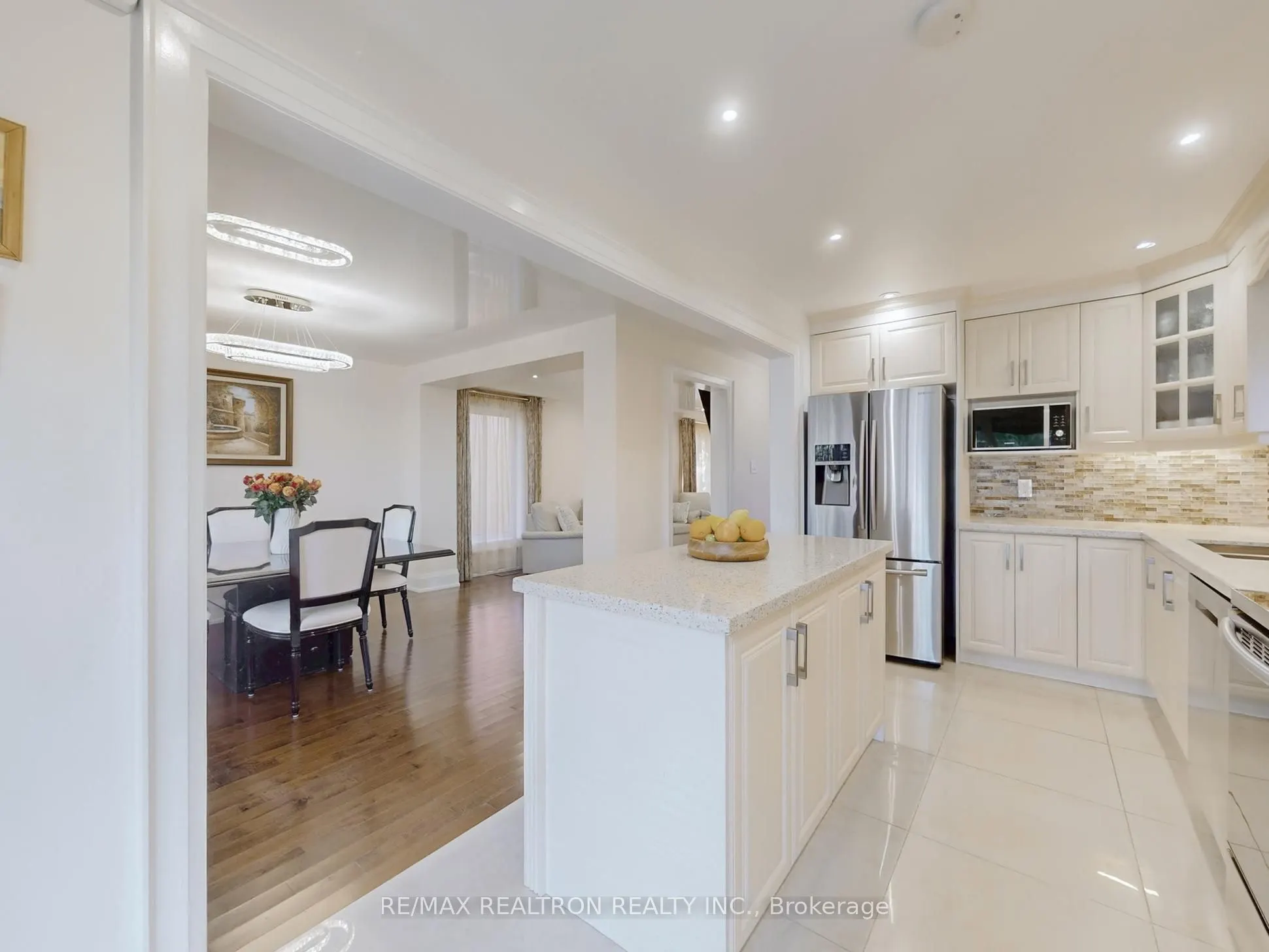 315 Waterside Crescent