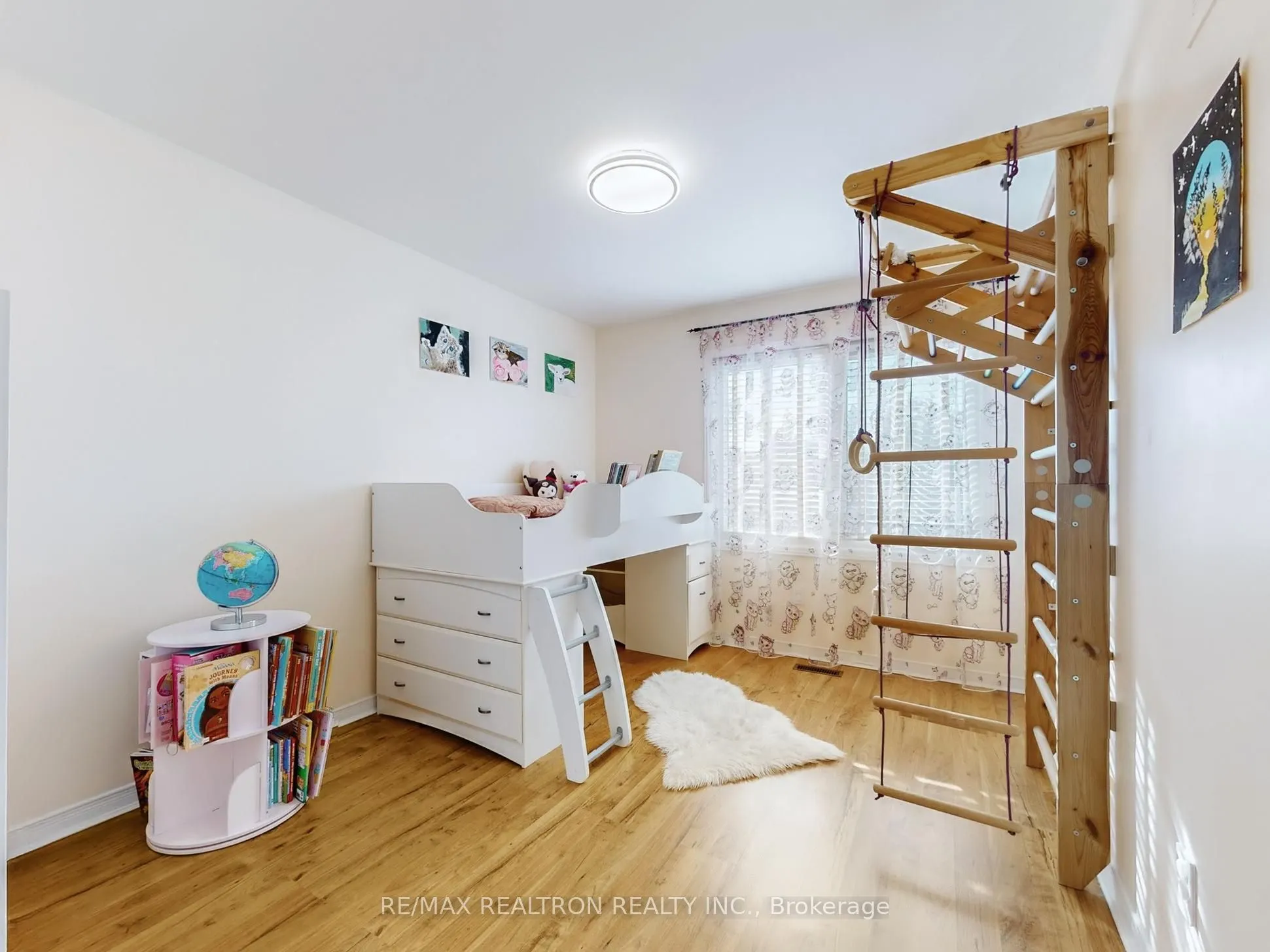315 Waterside Crescent