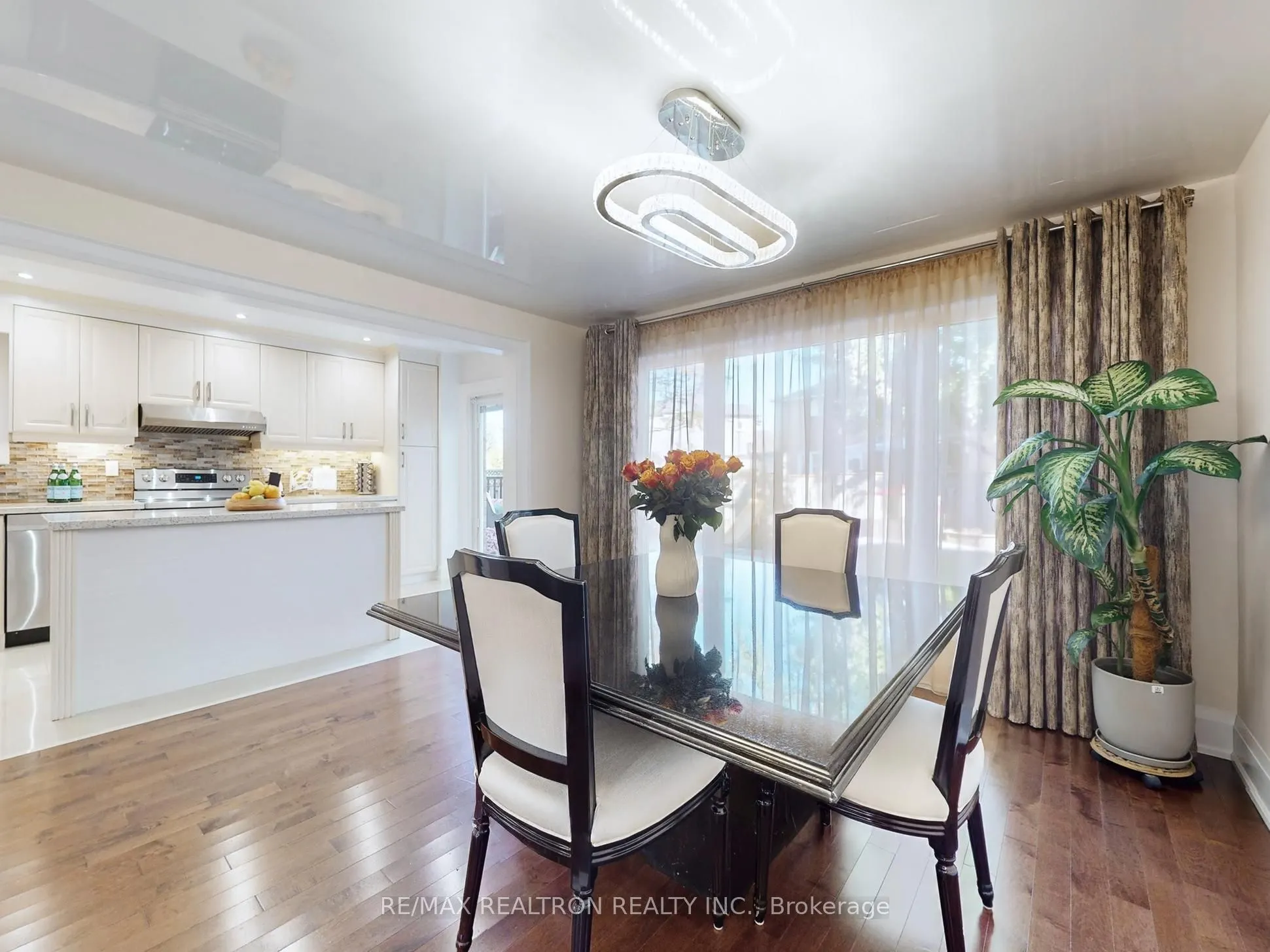 315 Waterside Crescent