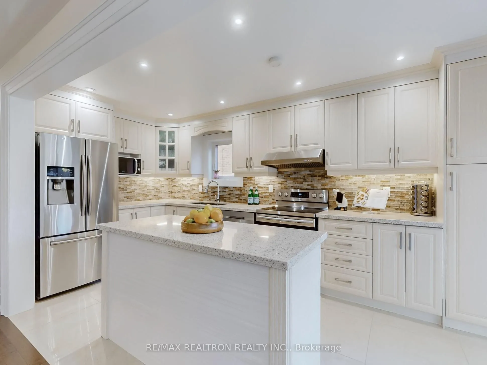 315 Waterside Crescent