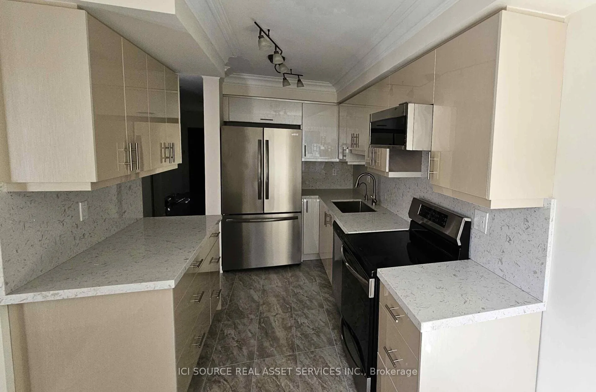11 Levellands Crescent