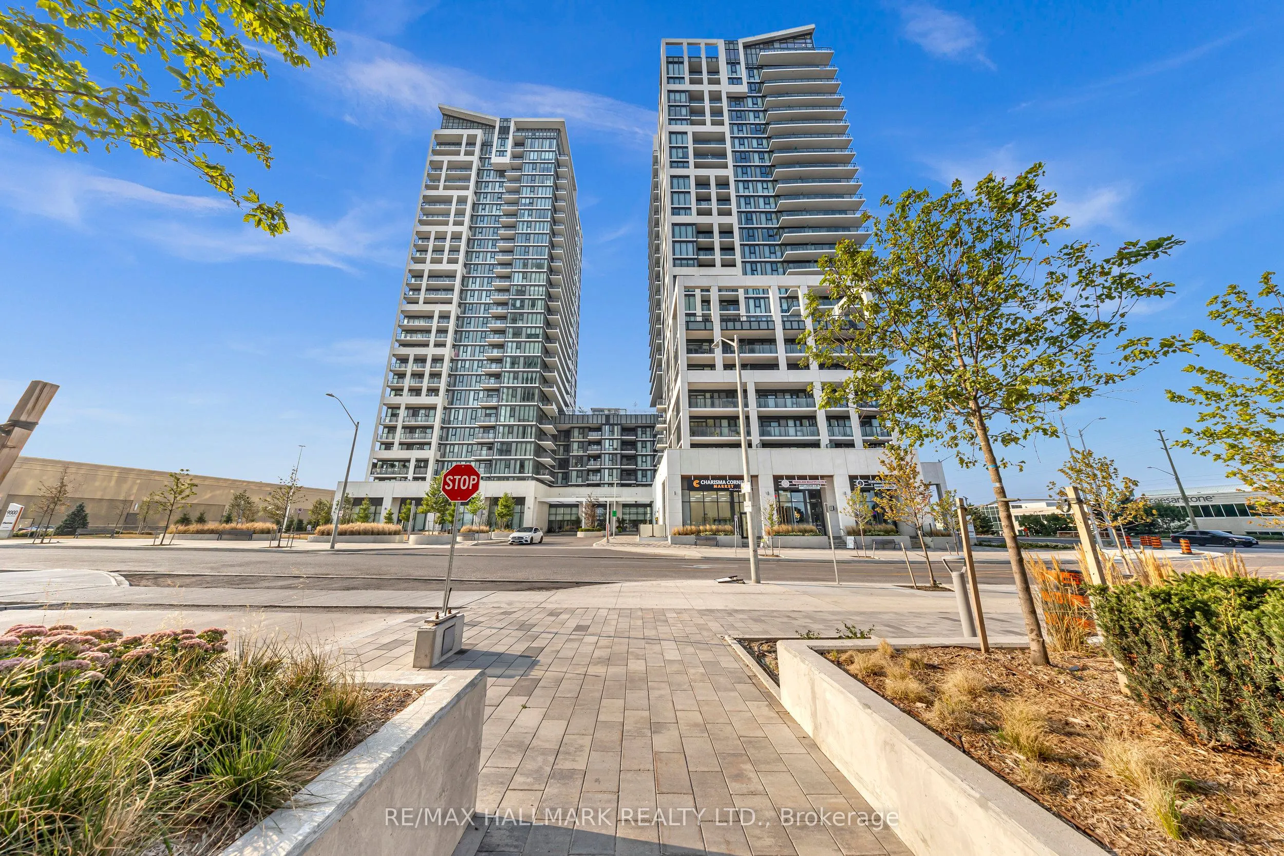 9000 Jane Street, #427