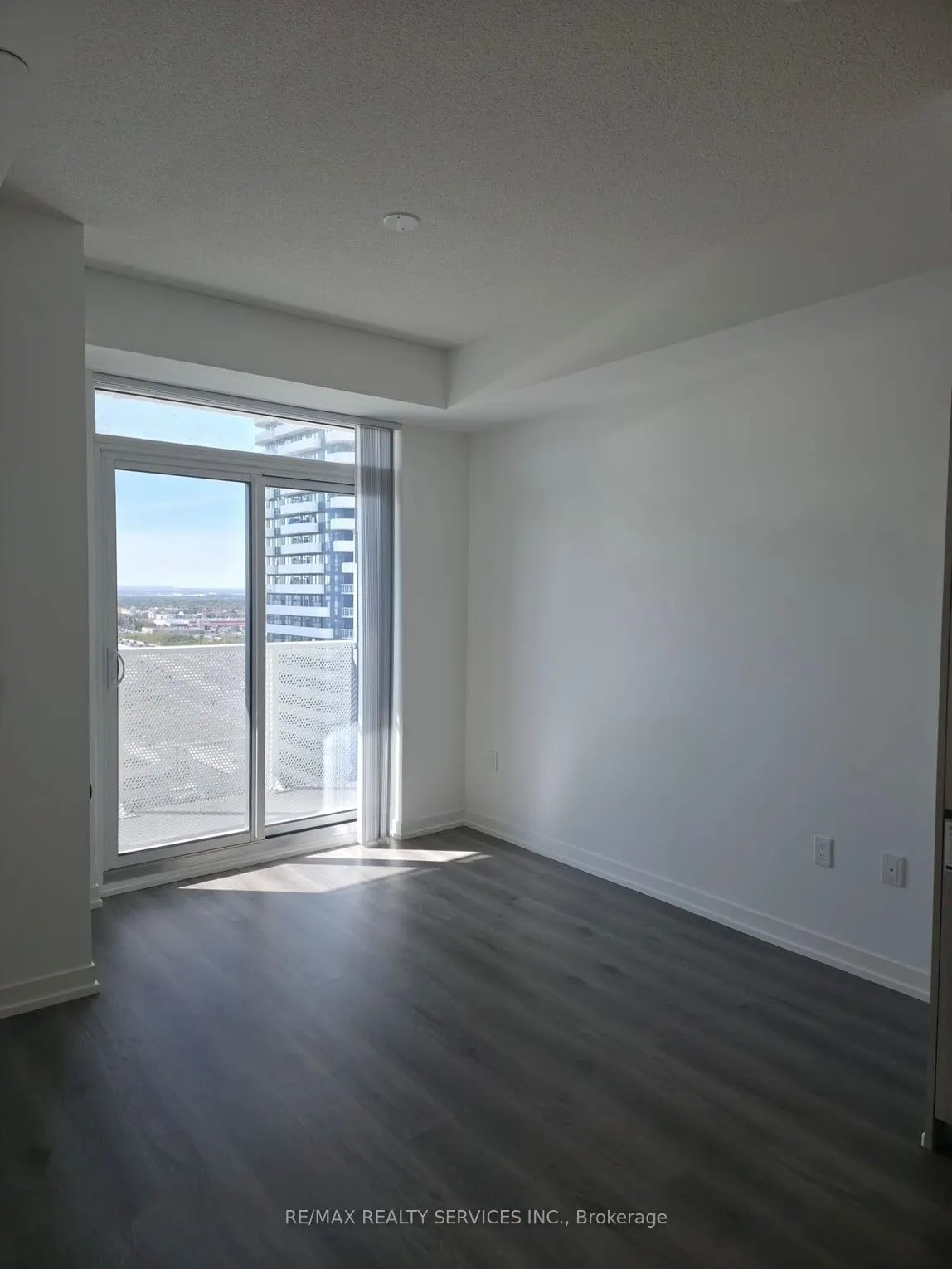 28 Interchange Way, #1815
