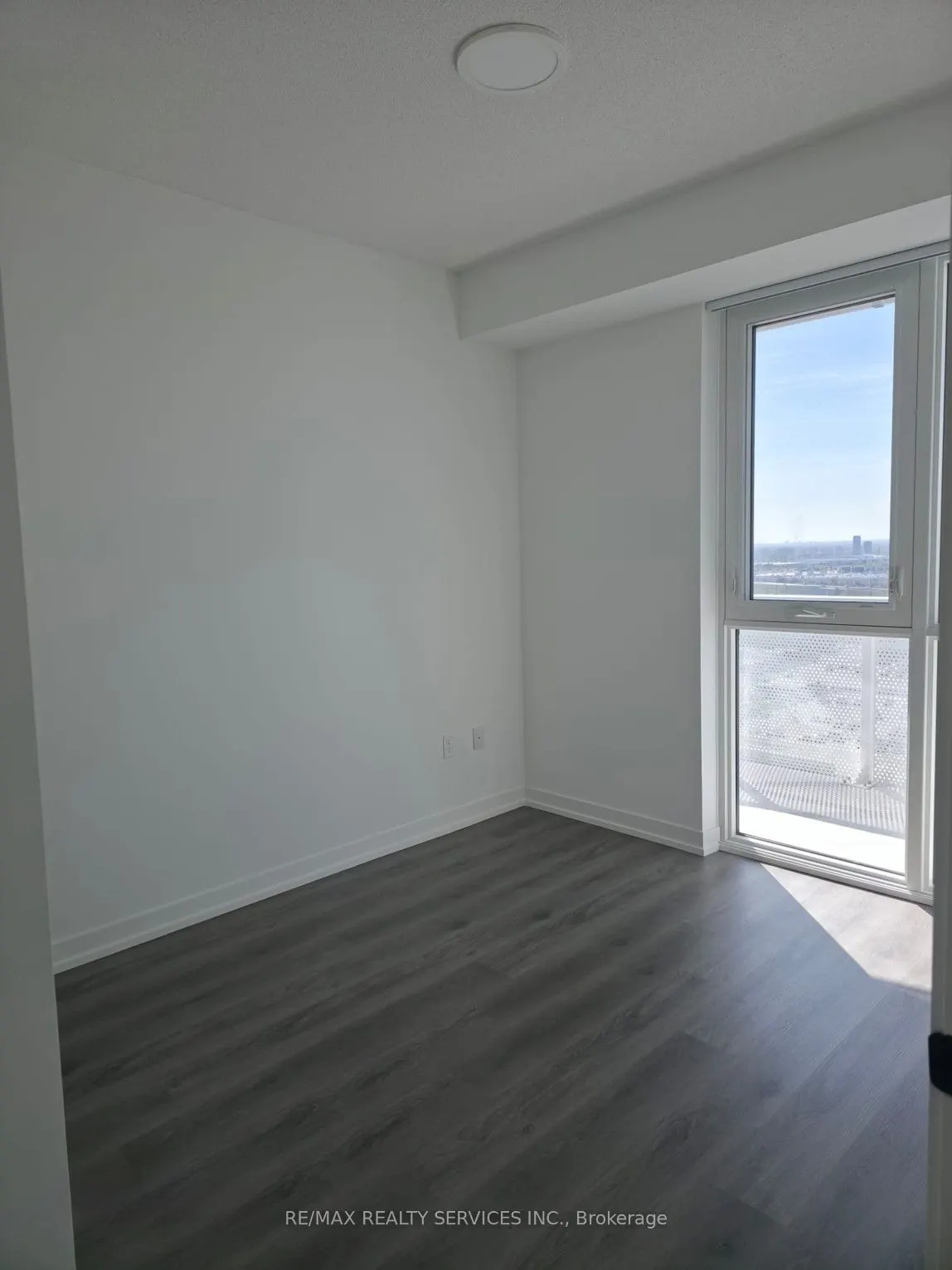 28 Interchange Way, #1815