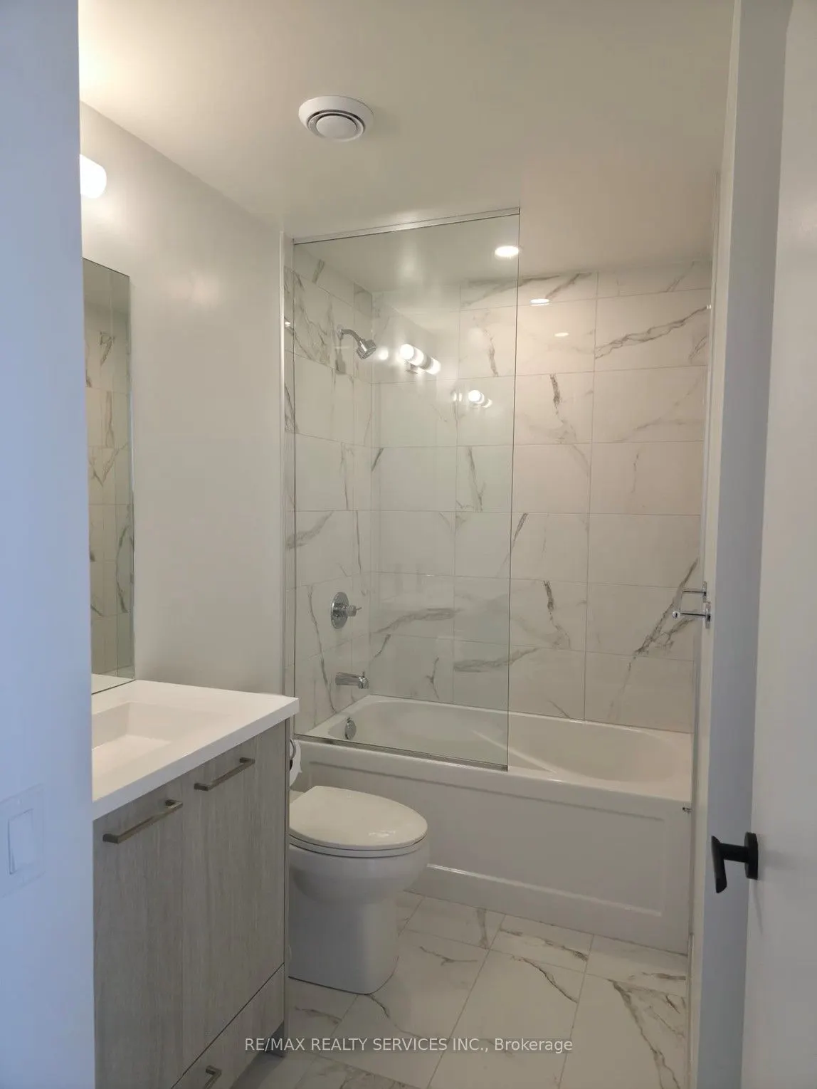28 Interchange Way, #1815