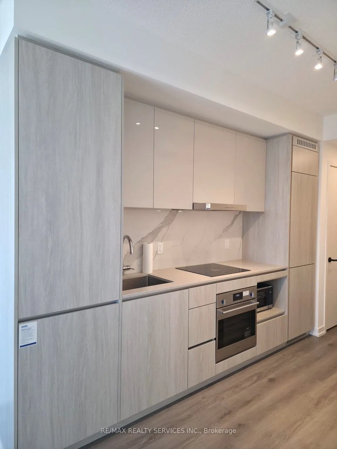28 Interchange Way, #1815