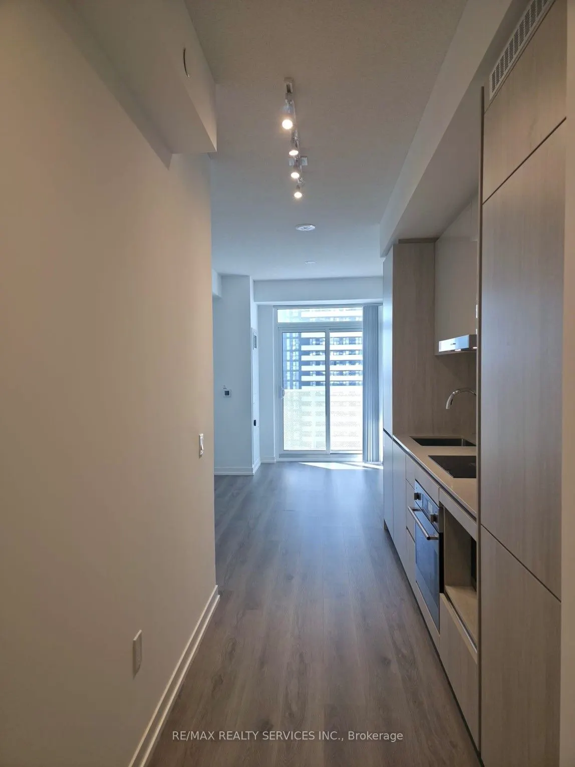28 Interchange Way, #1815